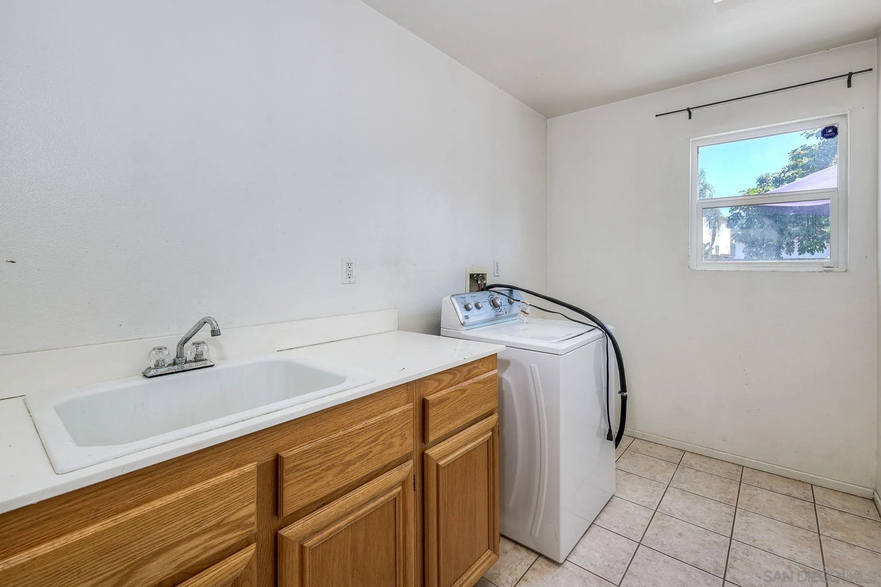 https://cdn.realtyfeed.com/cdn/127/260012467/e1299eeb0ebd70c7ed1aa3a3db99f3a2.webp
