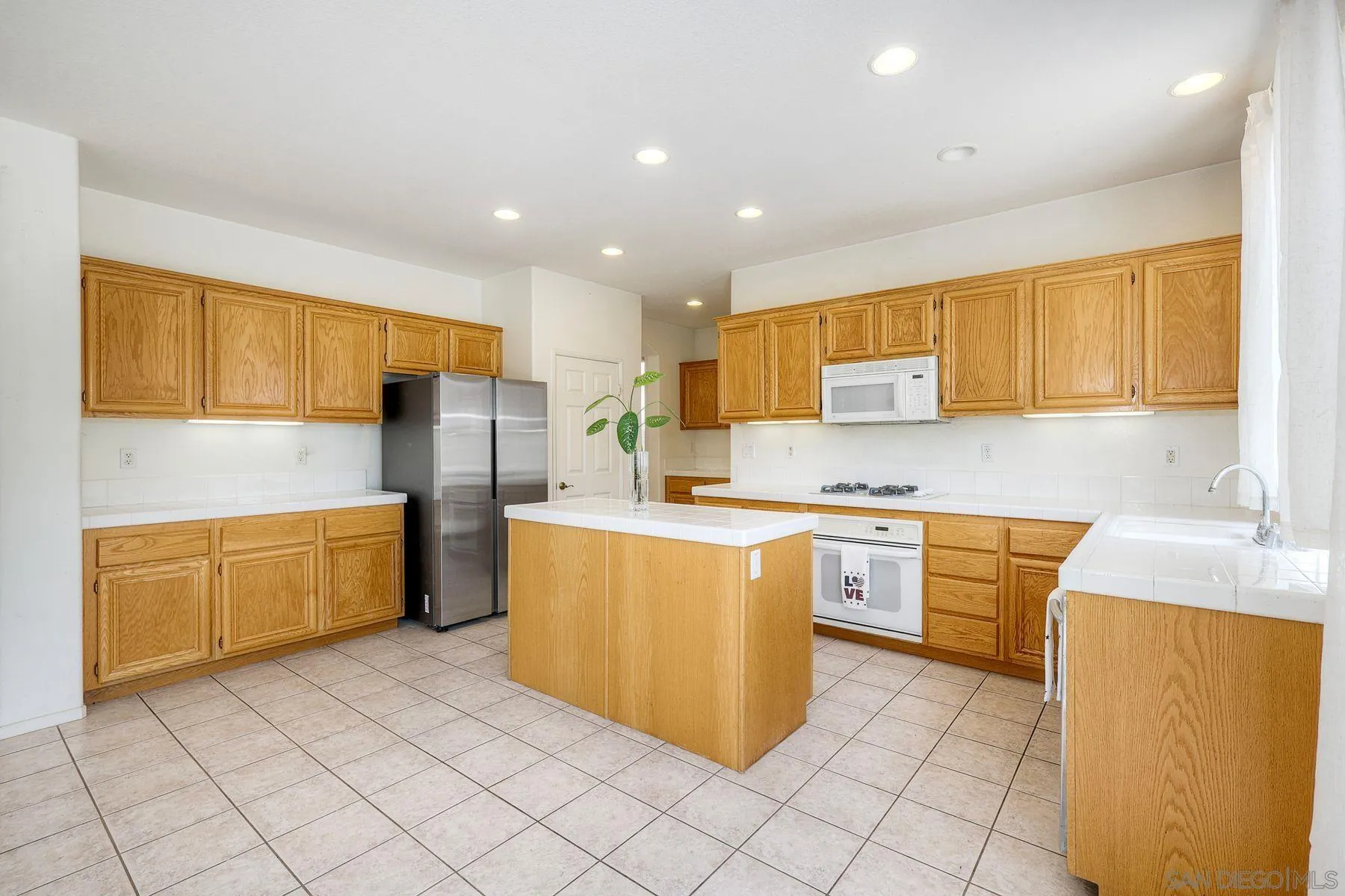https://cdn.realtyfeed.com/cdn/127/260012467/e176f795193e93768027cf4f0893f699.webp