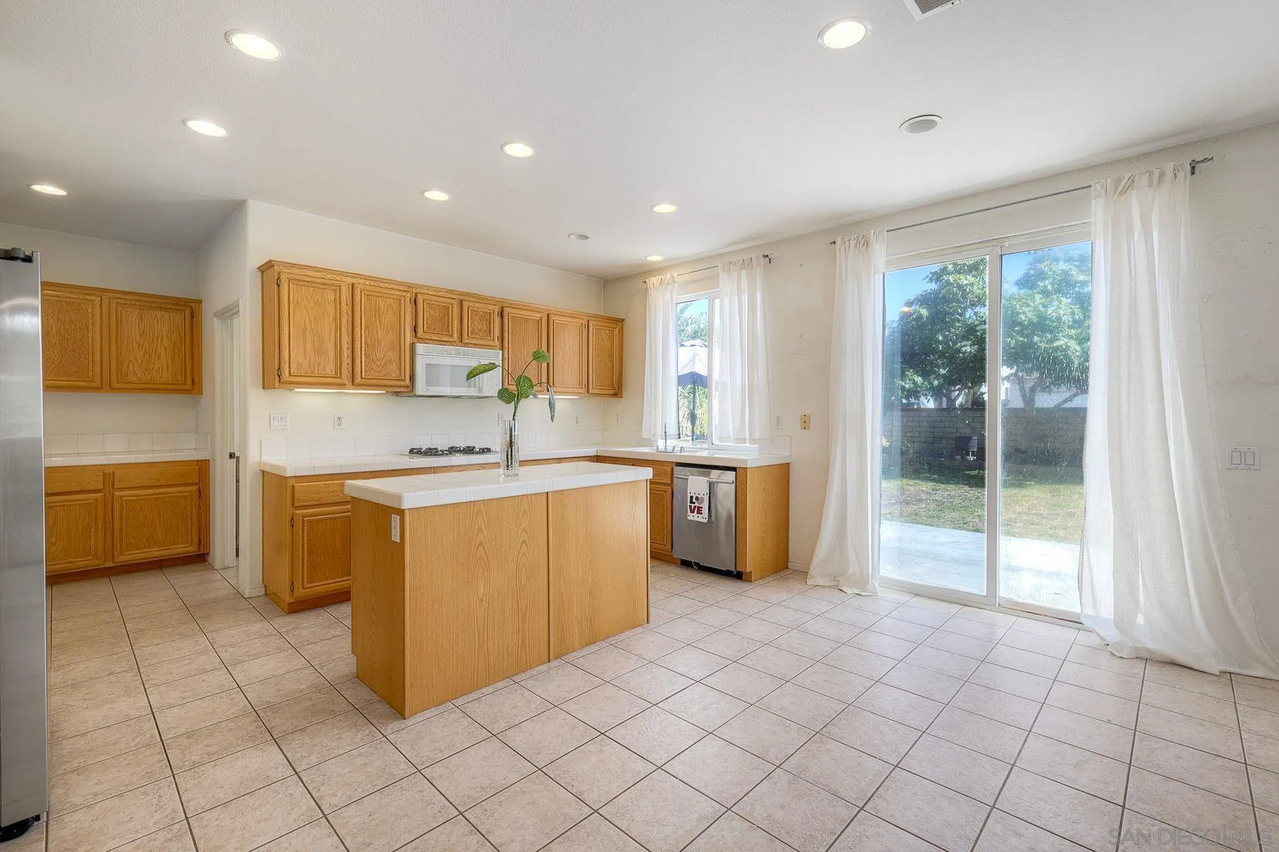https://cdn.realtyfeed.com/cdn/127/260012467/e80b6d7885facdbe7de2f635dae7baf5.webp
