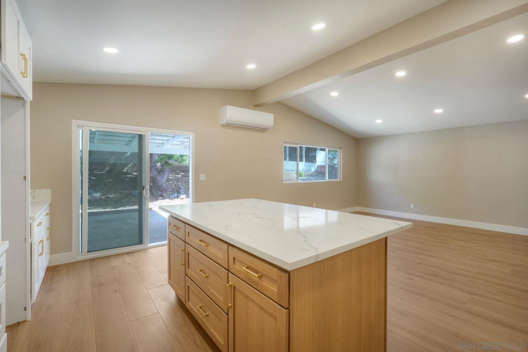 https://cdn.realtyfeed.com/cdn/127/260012468/061193fdc836448da0d3017a809259ee.webp