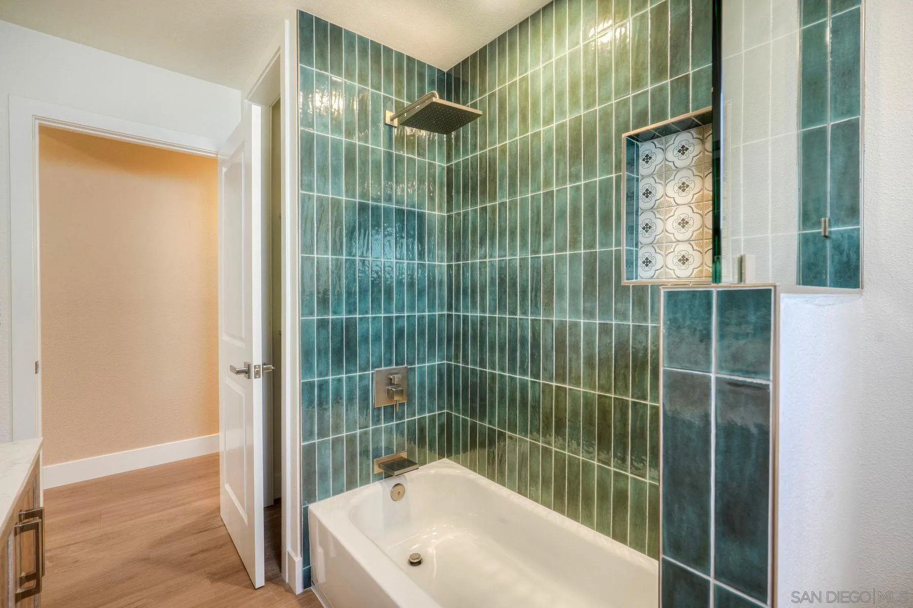 https://cdn.realtyfeed.com/cdn/127/260012468/3eff18fe00f7d59b540686af9222251f.webp