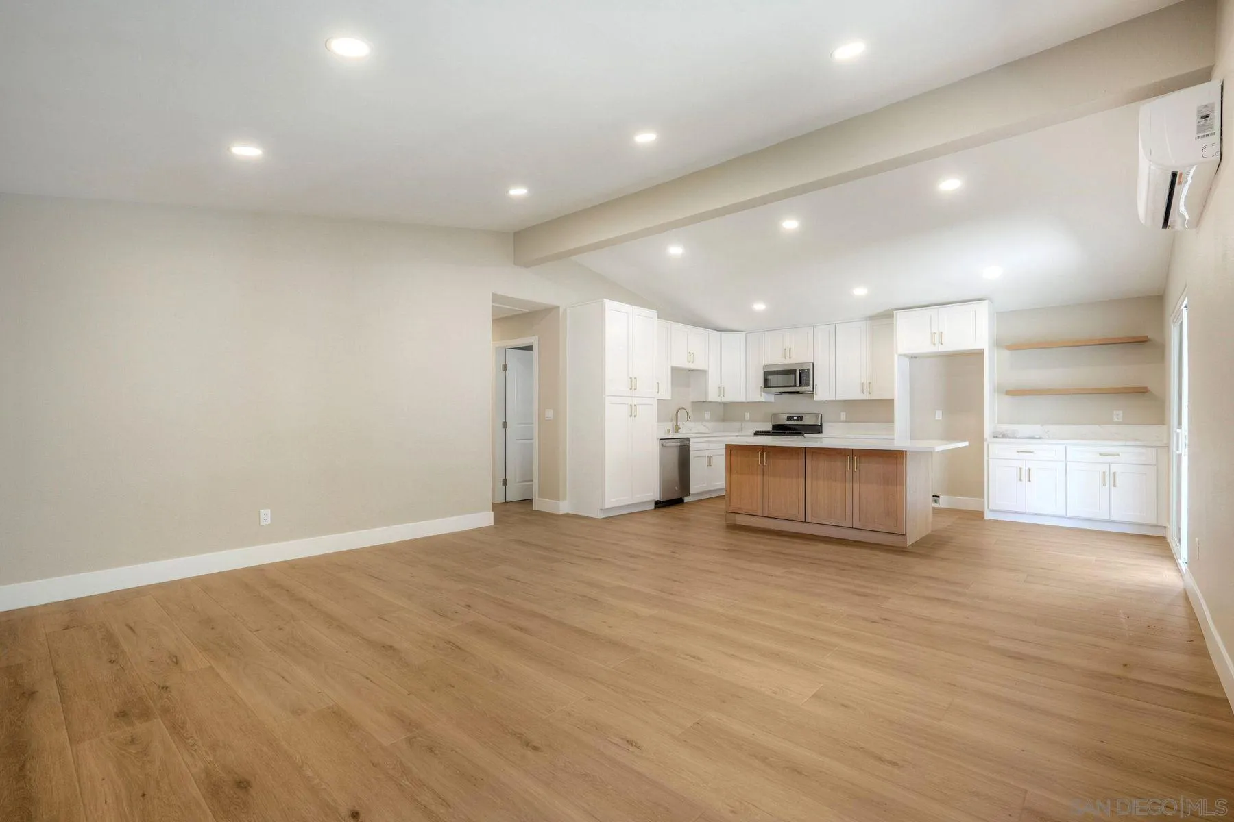 https://cdn.realtyfeed.com/cdn/127/260012468/901f850af994cd38635874be131b4ea6.webp