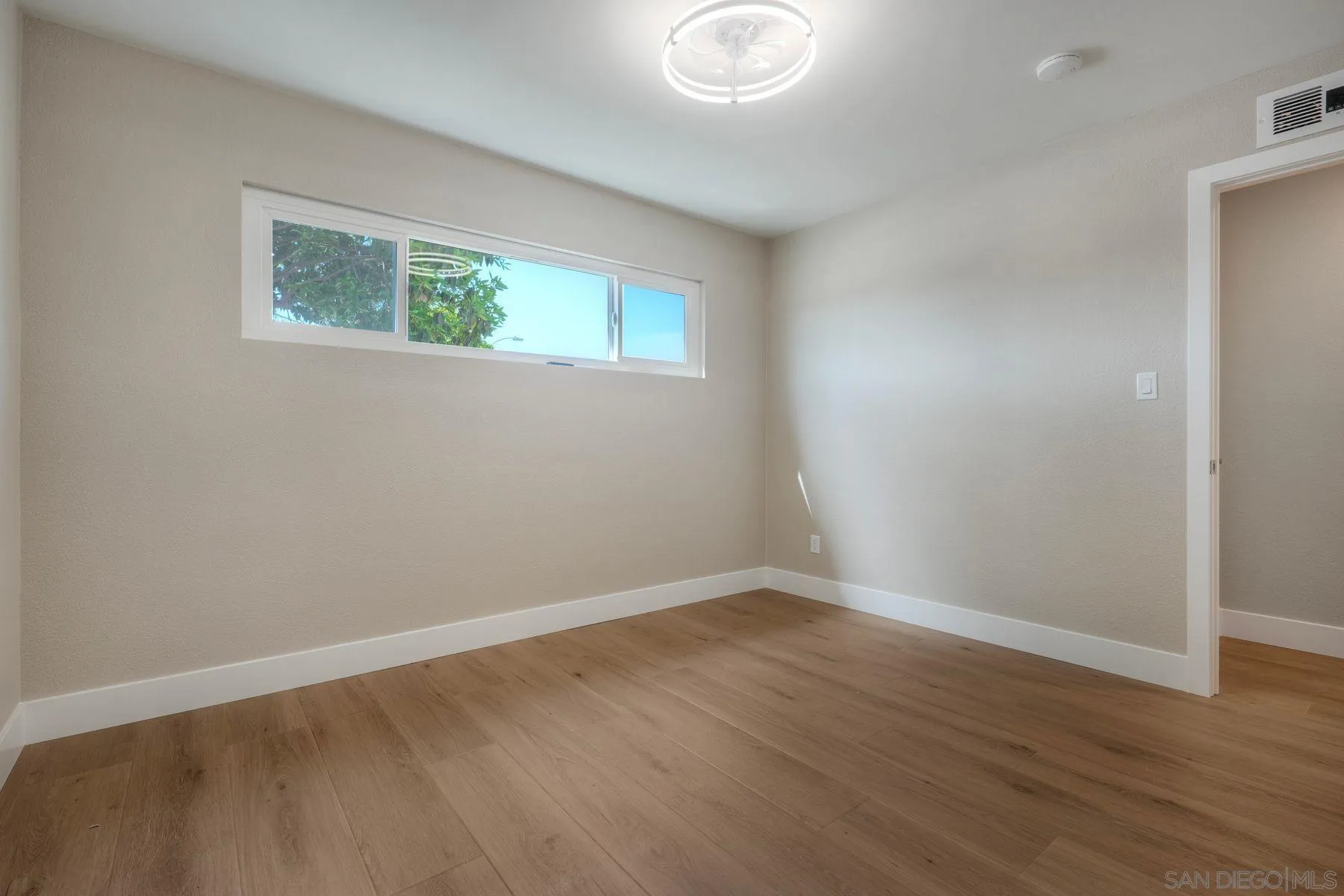 https://cdn.realtyfeed.com/cdn/127/260012468/c4e7b974bc91f1497e08fa657c71ac86.webp