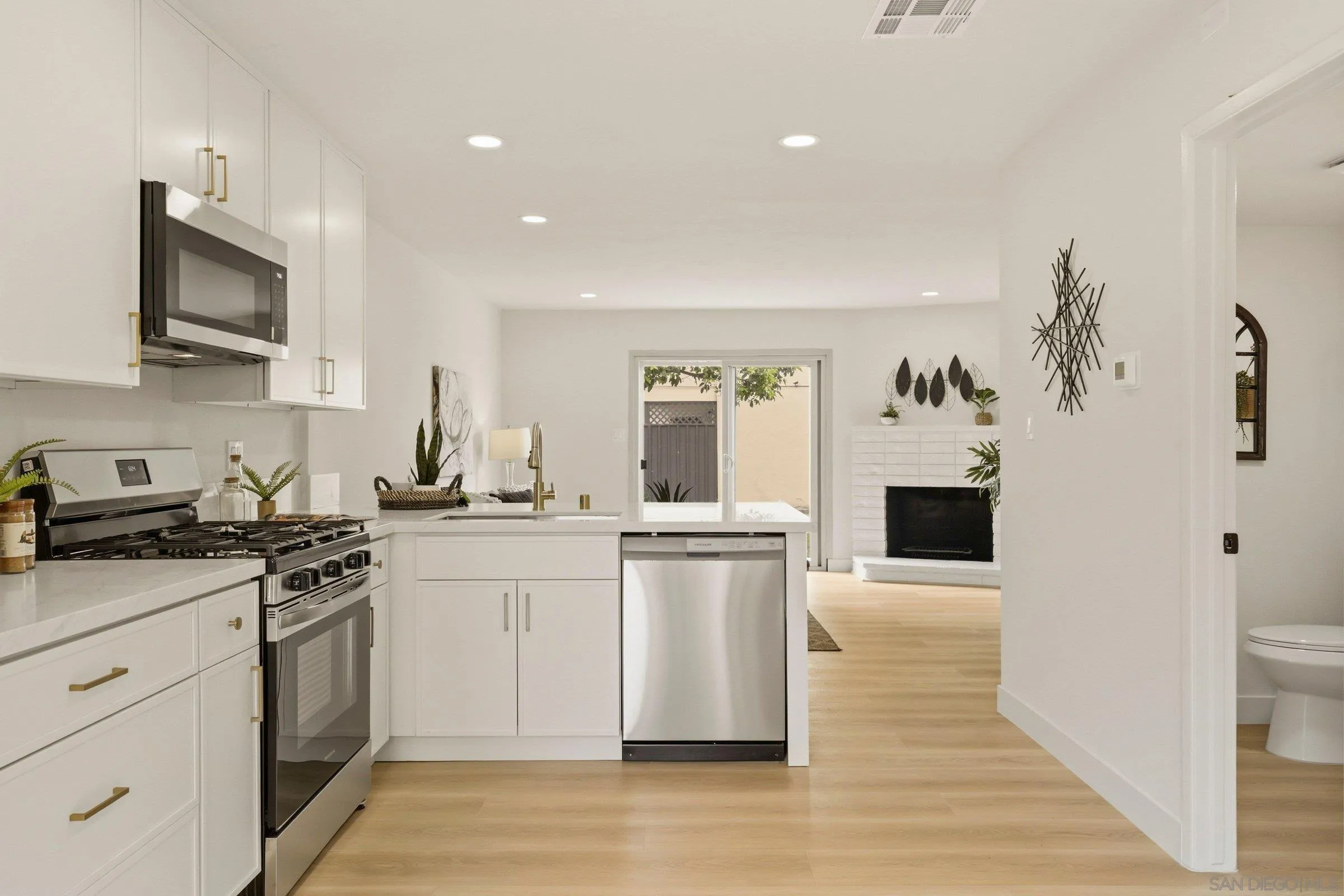 Photo #8: 260012473 Listing: Photo #8
