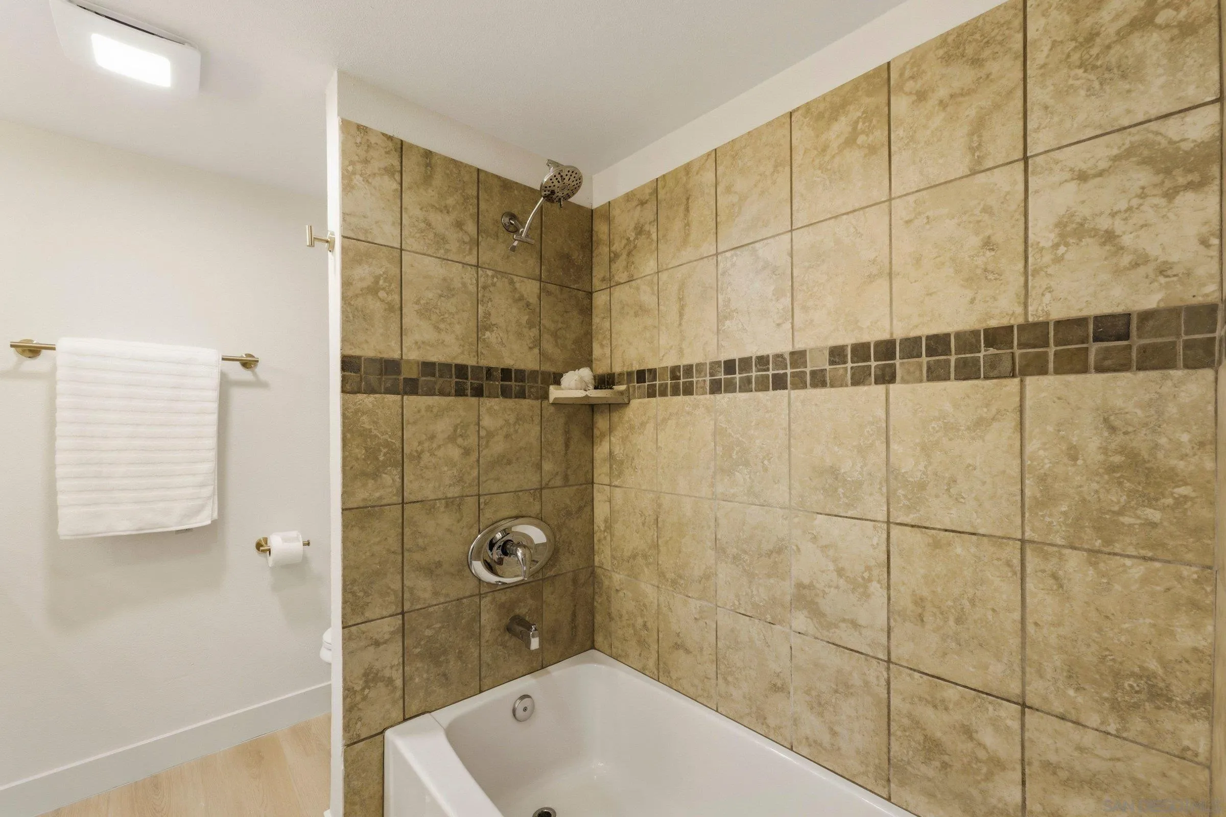 Photo #21: 260012473 Listing: Photo #21