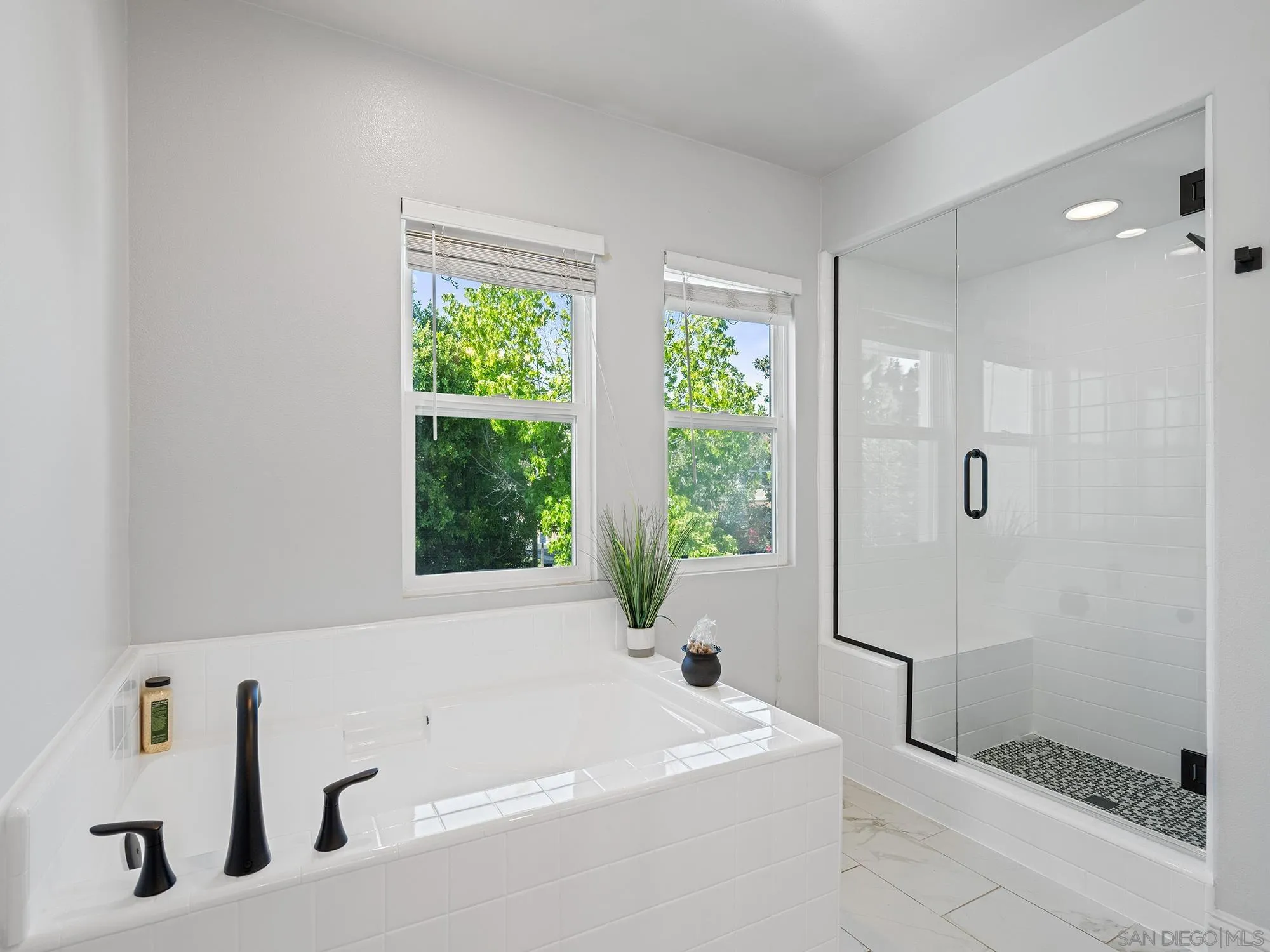 https://cdn.realtyfeed.com/cdn/127/260012474/67783c4baa687db9f0c06862ef6b4920.webp