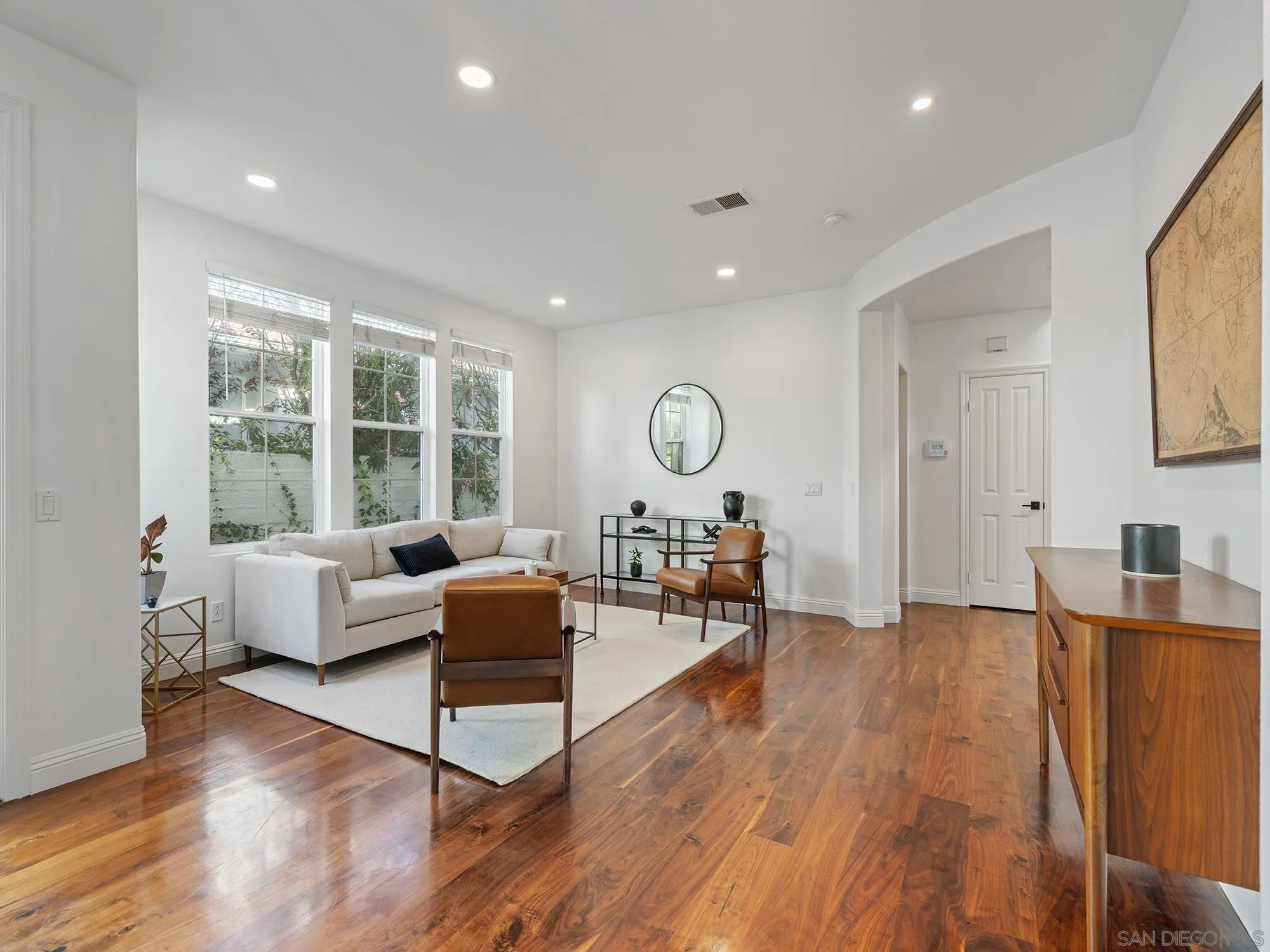 https://cdn.realtyfeed.com/cdn/127/260012474/7091674bc2d3134d8fac562052276417.webp
