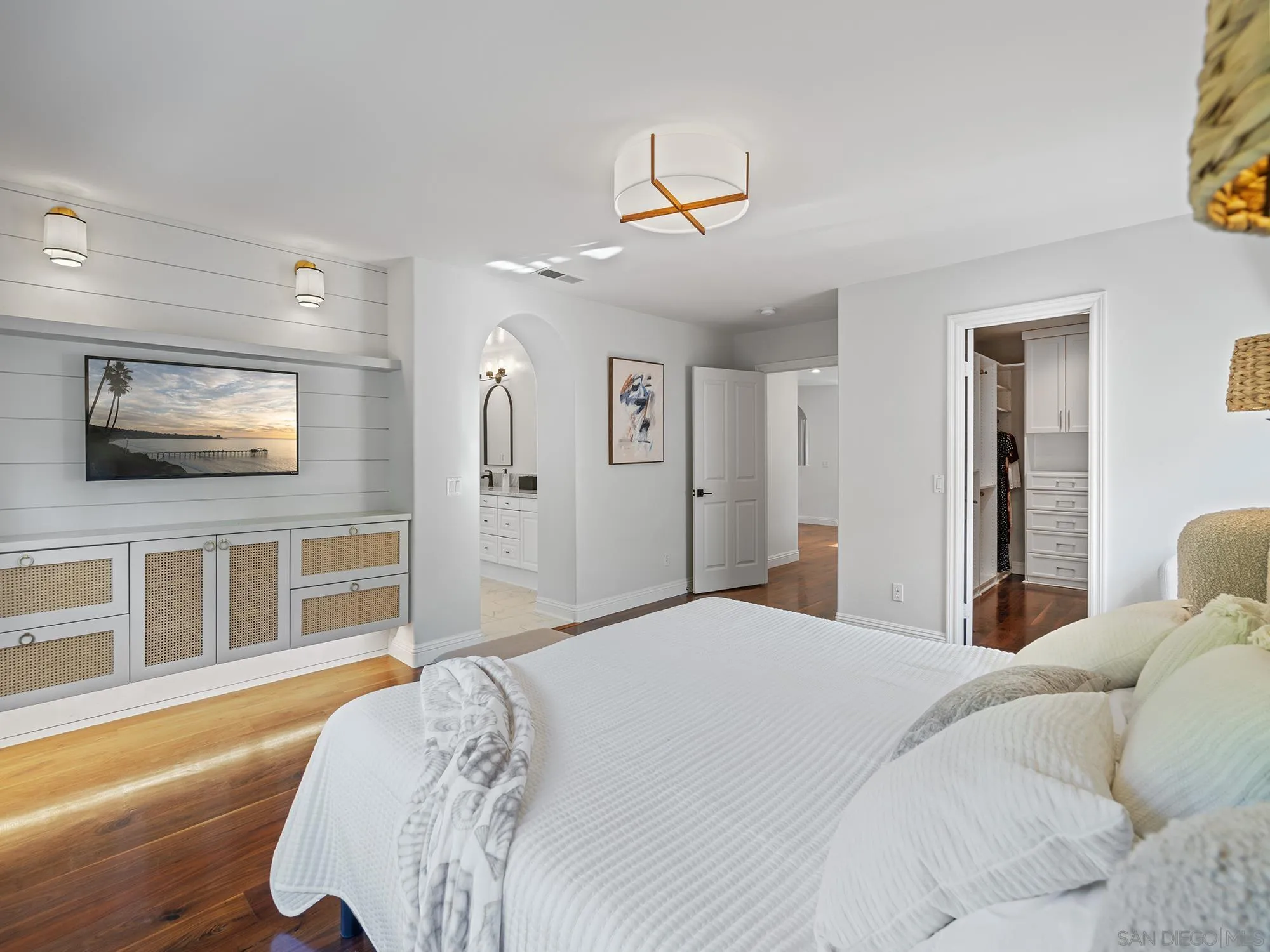 https://cdn.realtyfeed.com/cdn/127/260012474/818d85cb65d6fbb2fcec8de61ea08e1e.webp