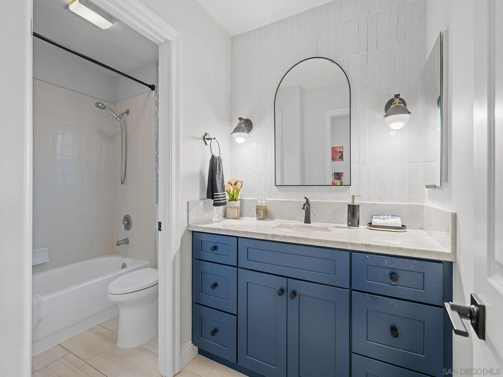 https://cdn.realtyfeed.com/cdn/127/260012474/82646323df6f733212dfe4179122516f.webp