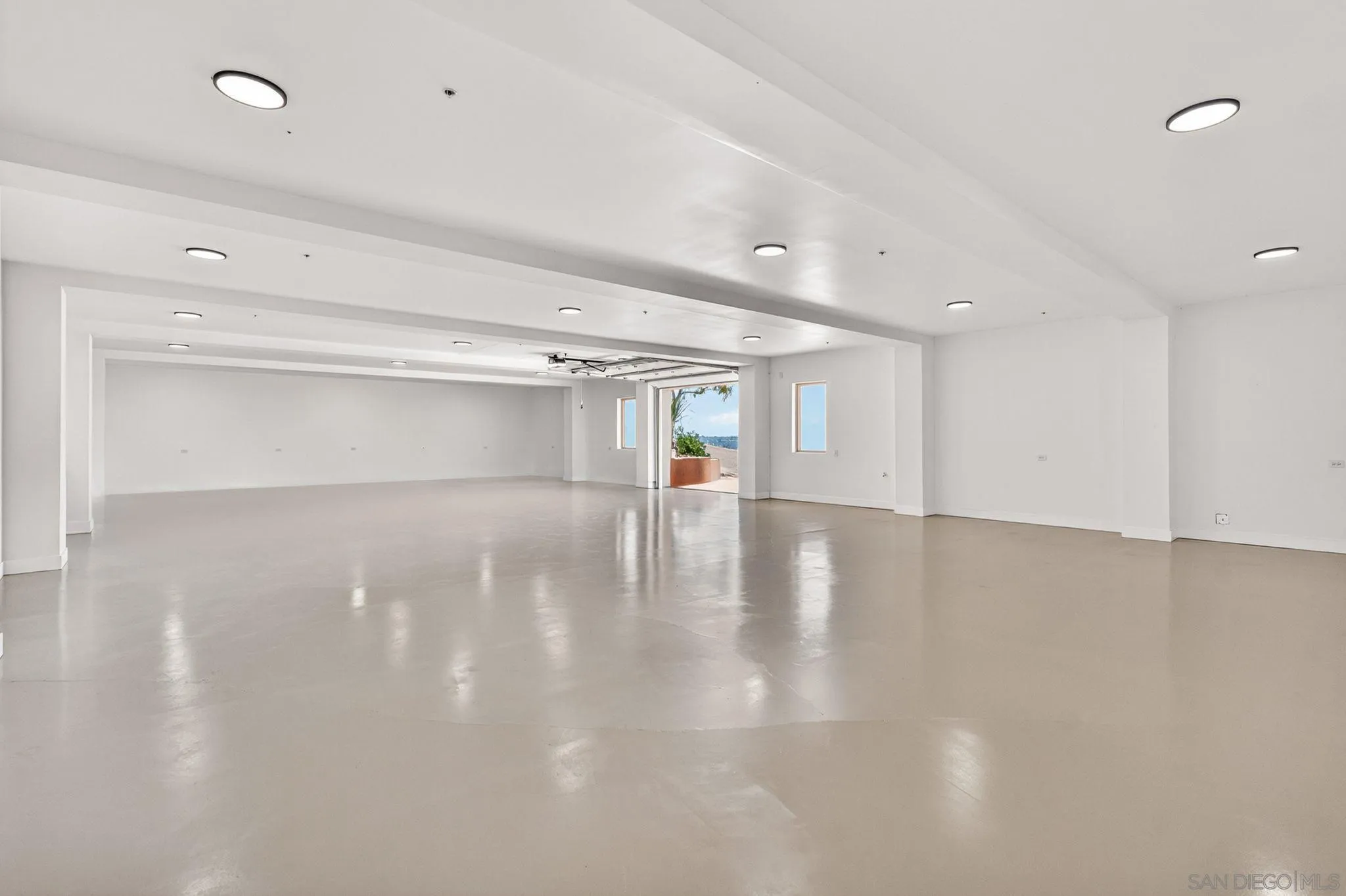 https://cdn.realtyfeed.com/cdn/127/260012476/1541047f6ef549345f25ca8f0f33cd48.webp