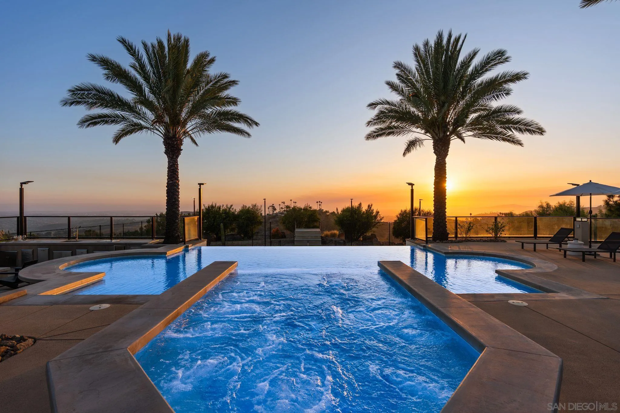 https://cdn.realtyfeed.com/cdn/127/260012476/3cb7eb598e0a3b6d66ff74019289e3af.webp