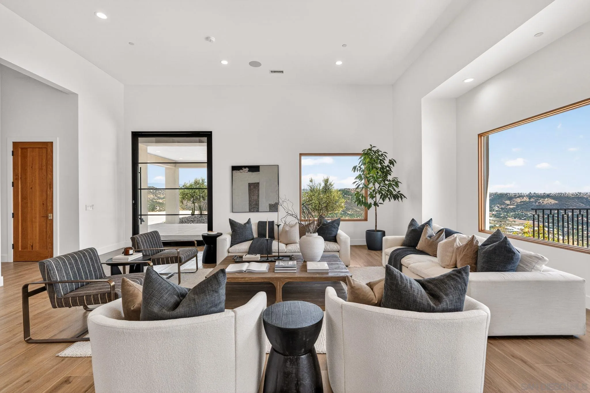 https://cdn.realtyfeed.com/cdn/127/260012476/5926c78c1b85718671e5df032fa1b596.webp
