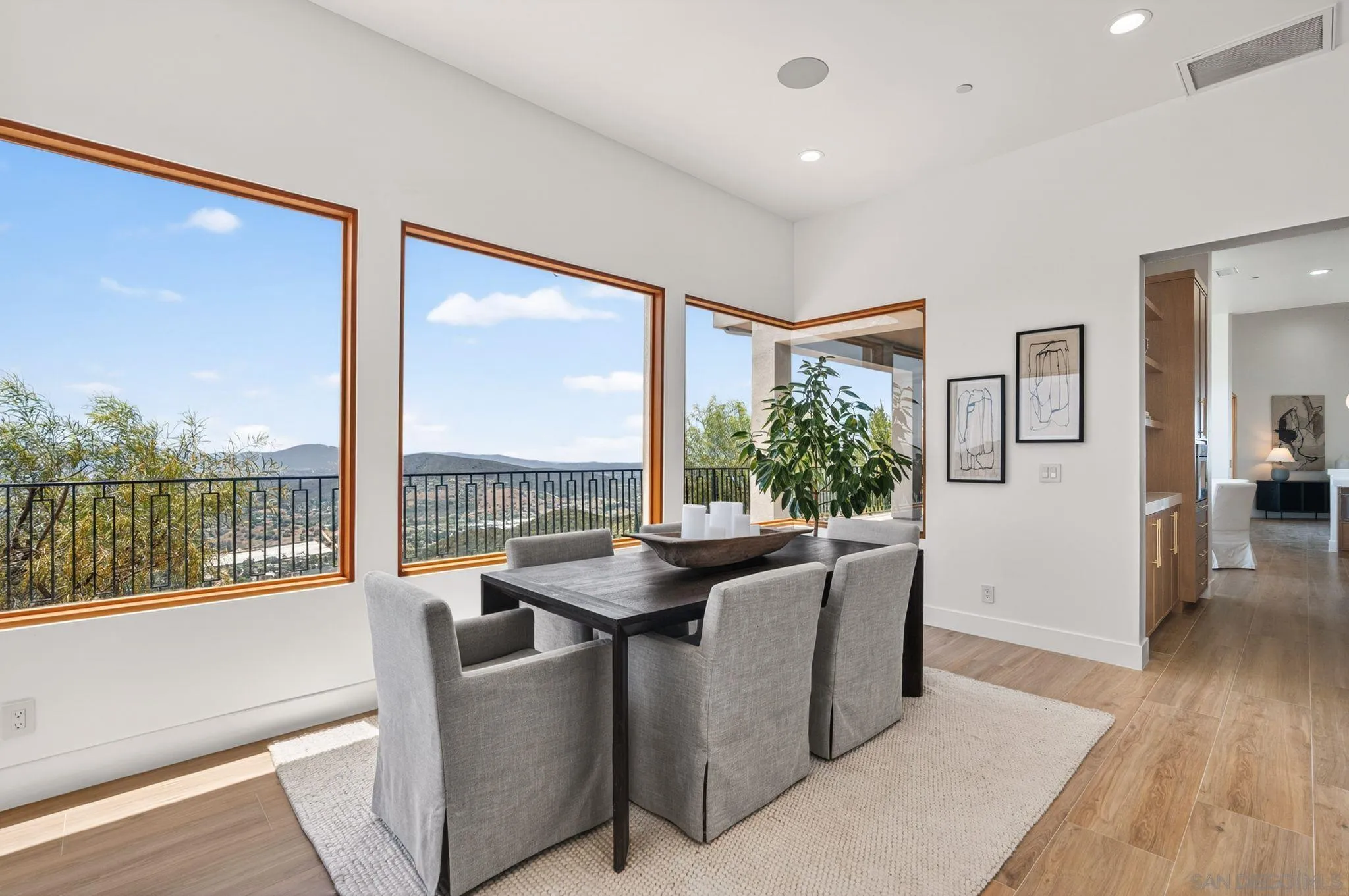 https://cdn.realtyfeed.com/cdn/127/260012476/59d10791e10f735bc9c543ad217cd985.webp