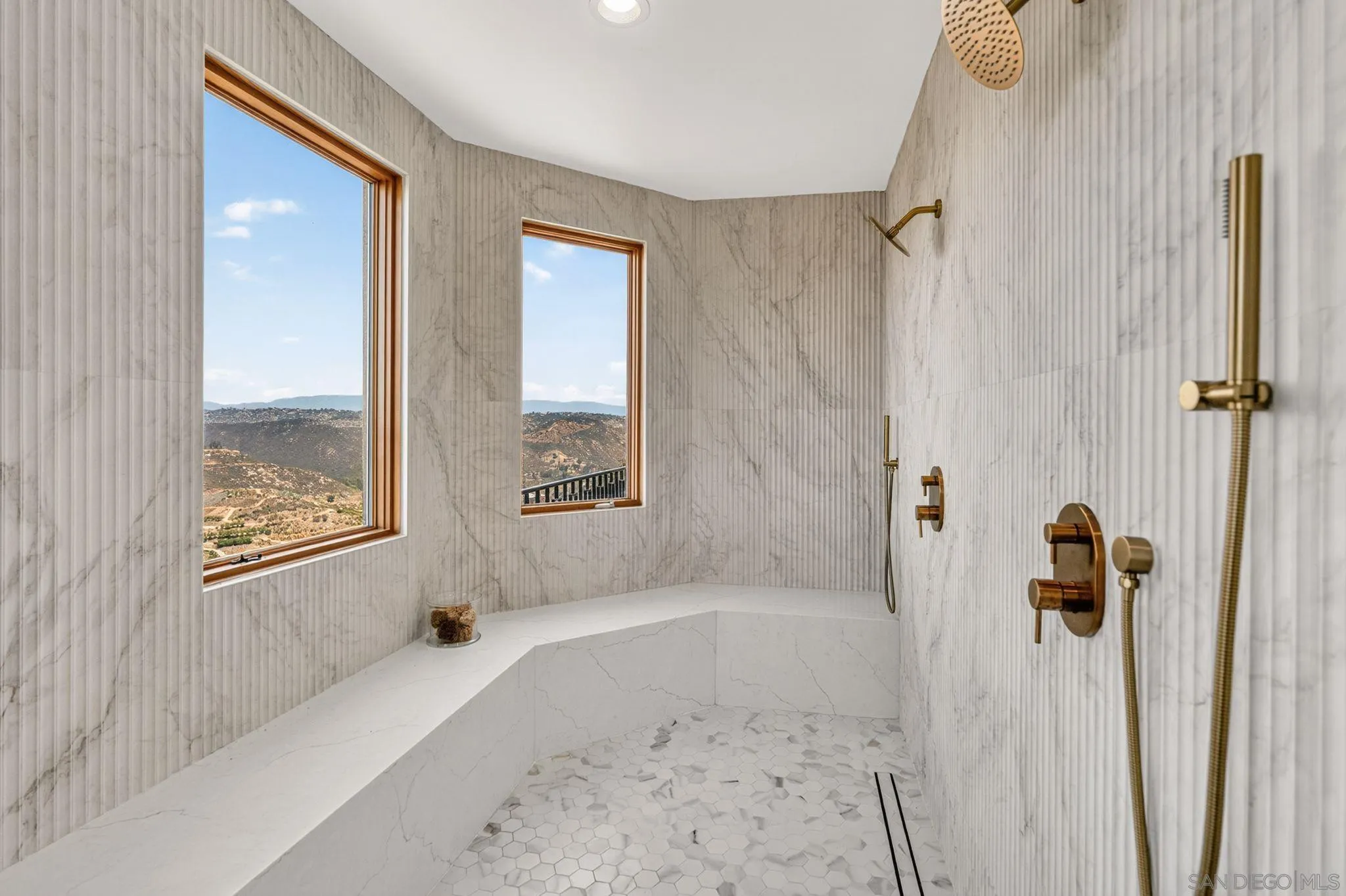https://cdn.realtyfeed.com/cdn/127/260012476/a45a965106fa8b8f467287d048ef03e3.webp