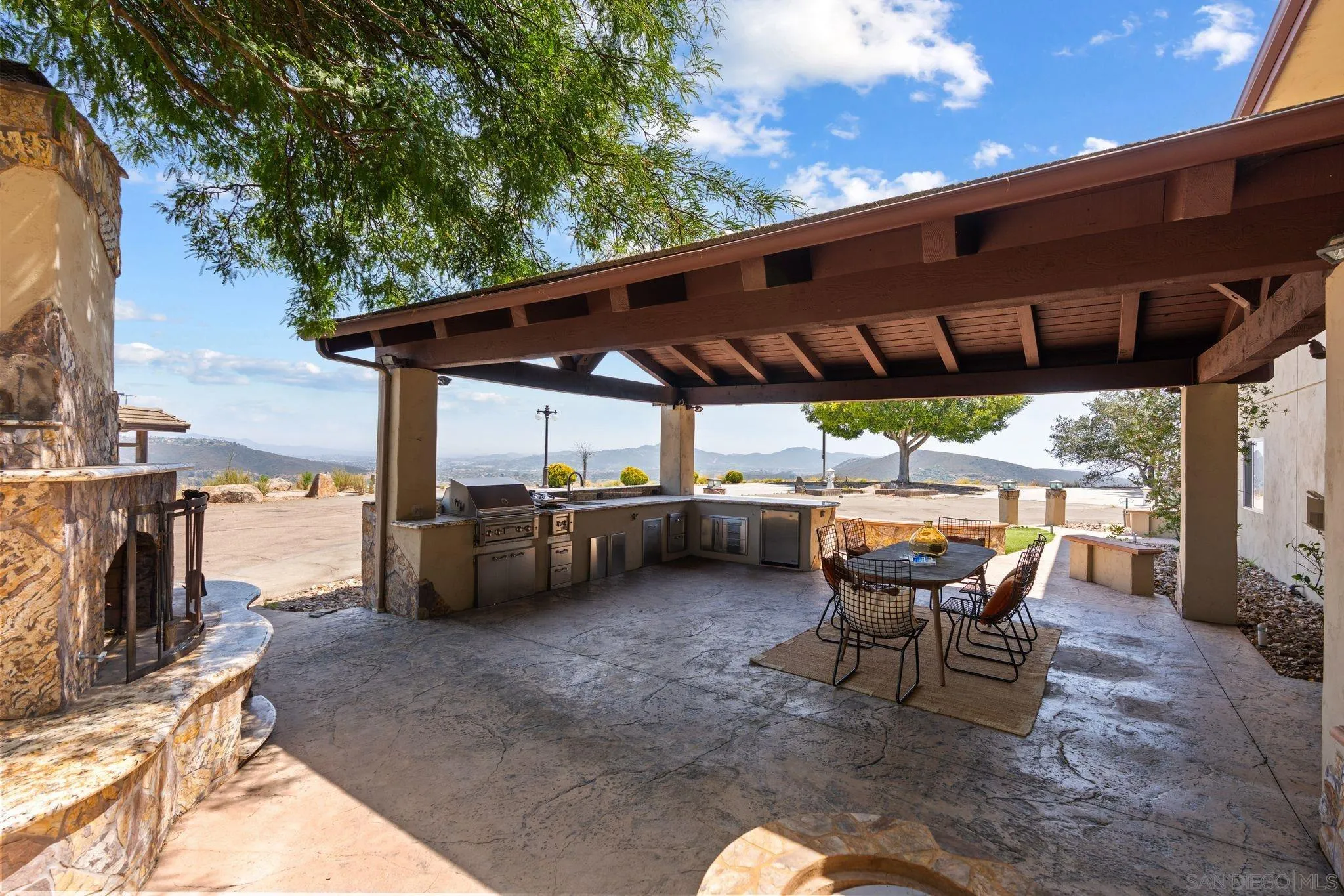https://cdn.realtyfeed.com/cdn/127/260012476/a6e3c4ab03713908e67d89d71fcbc4aa.webp