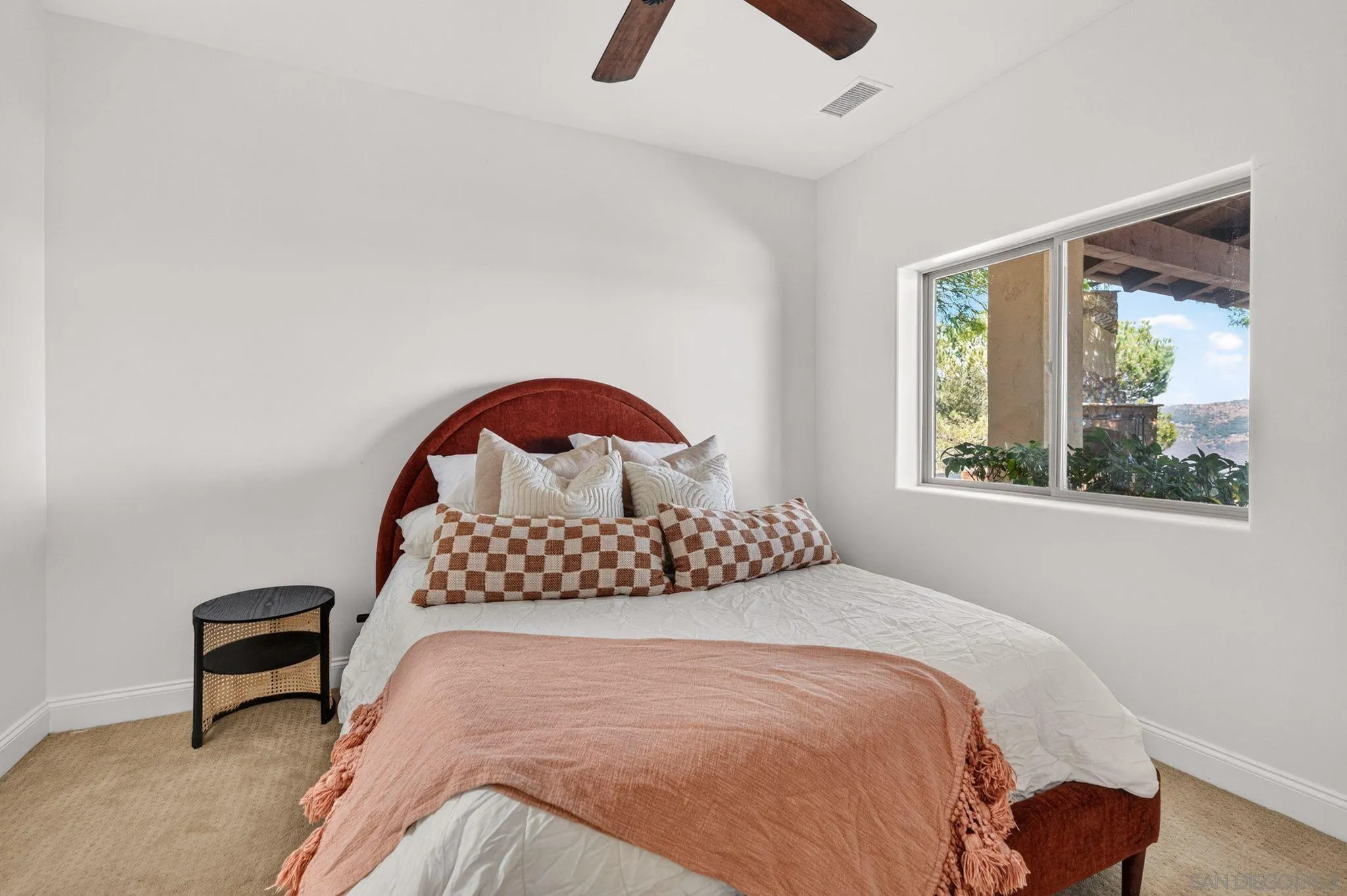 https://cdn.realtyfeed.com/cdn/127/260012476/a85ec29b72de3fef858c5bfc232ea411.webp