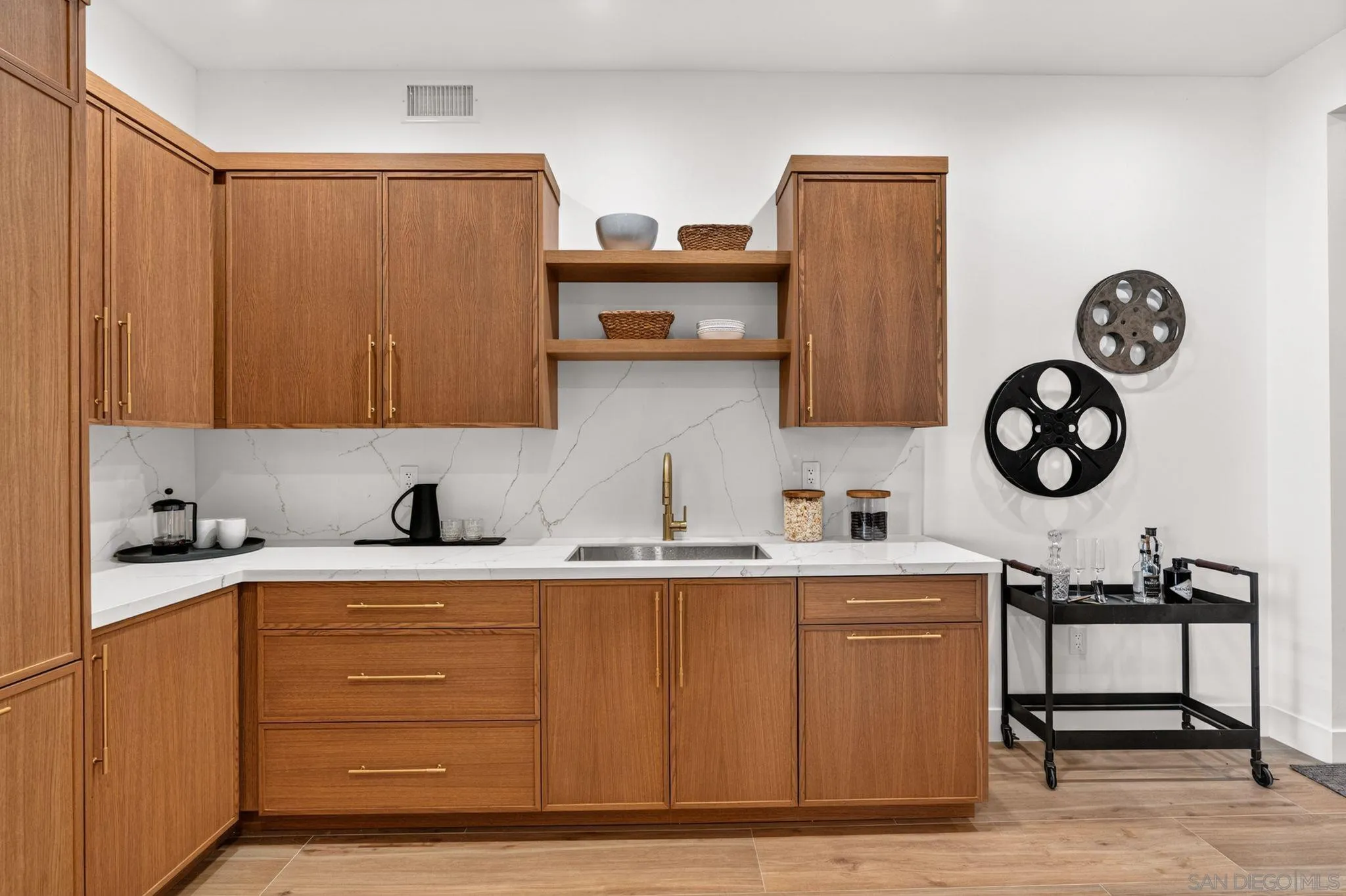 https://cdn.realtyfeed.com/cdn/127/260012476/aba43da2e6ce3058af5e67b027b558f6.webp