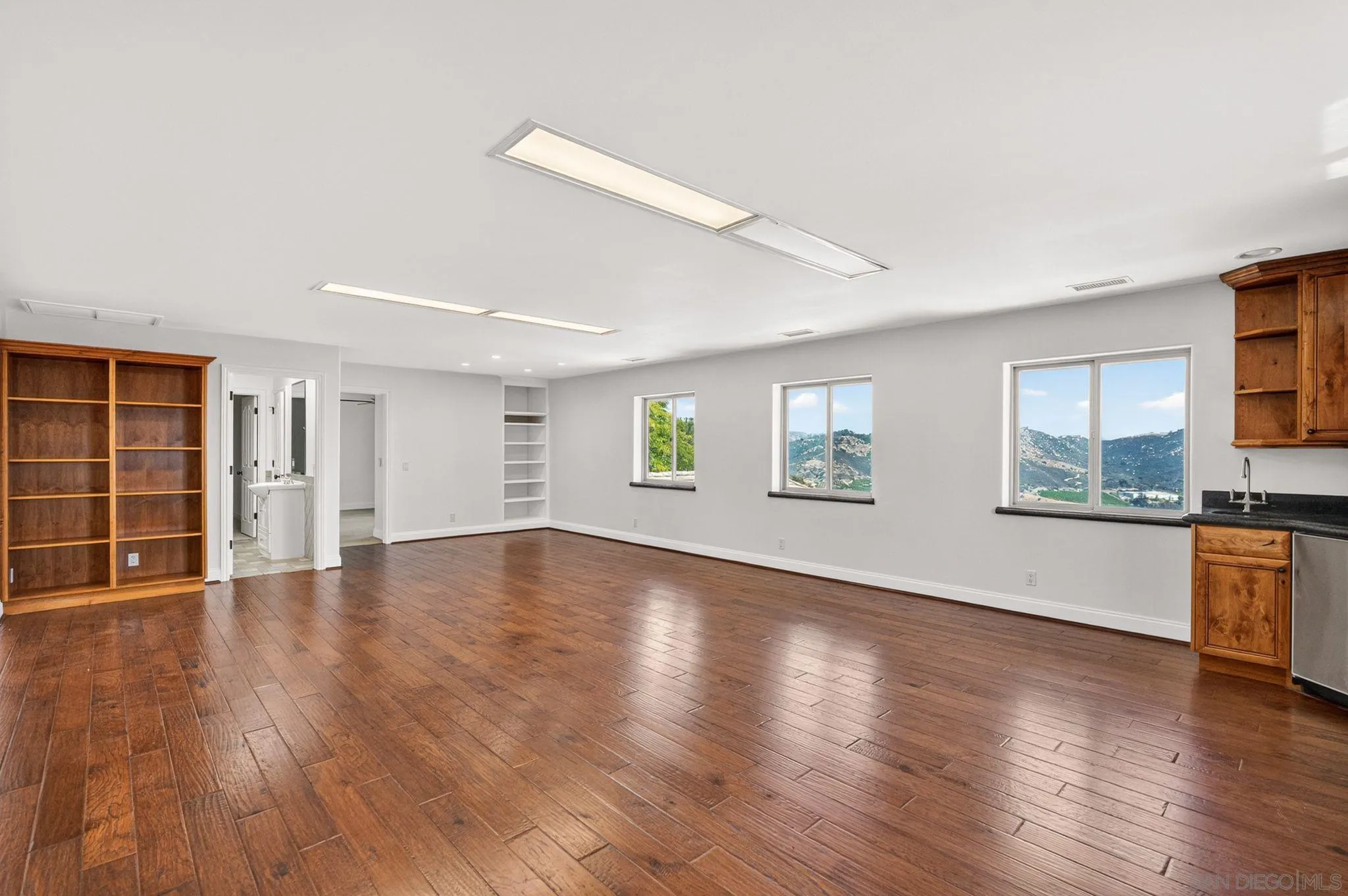 https://cdn.realtyfeed.com/cdn/127/260012476/f7c79de67458eb72acb0e4b506421797.webp