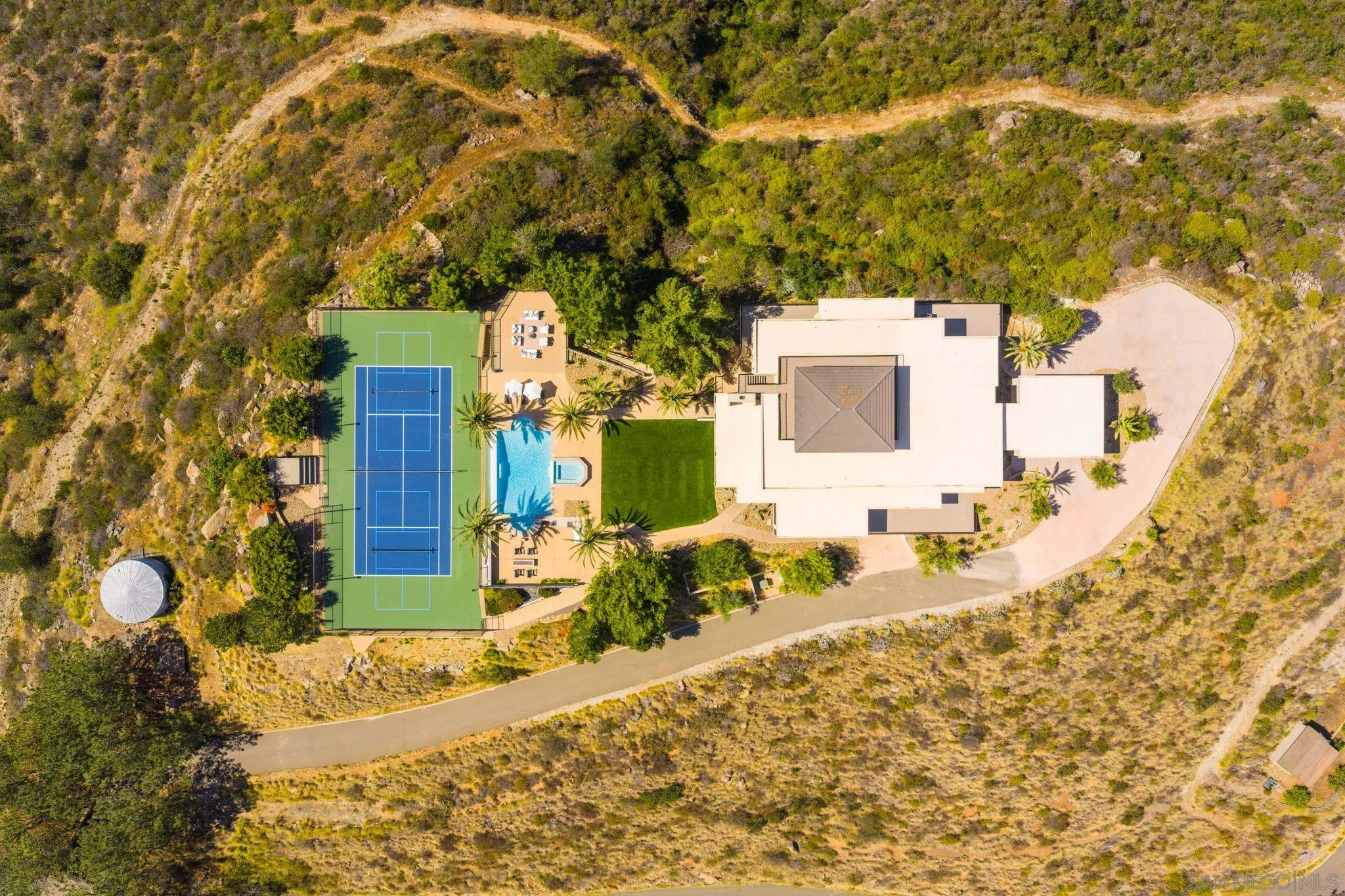 https://cdn.realtyfeed.com/cdn/127/260012476/fc3848c5ef9fcff78a986b9a5b7c49fc.webp