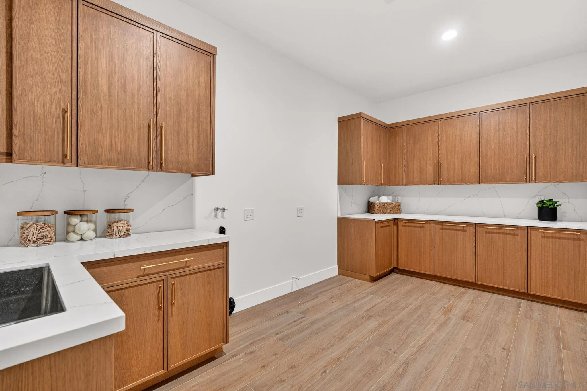 https://cdn.realtyfeed.com/cdn/127/260012476/fdf4118a88edc50daec3247336448b37.webp