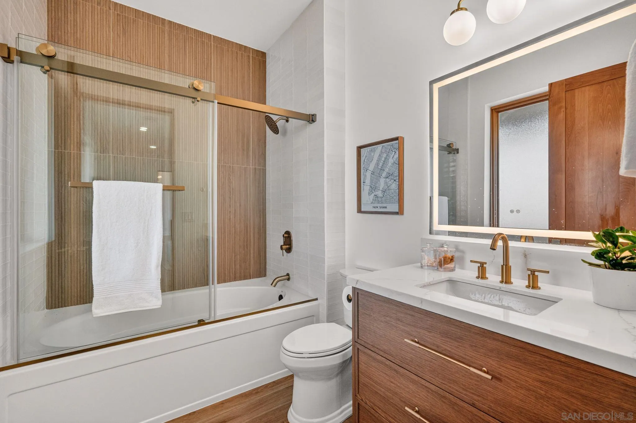 https://cdn.realtyfeed.com/cdn/127/260012476/feb02c31560ff6f4977c6f01d41d6806.webp
