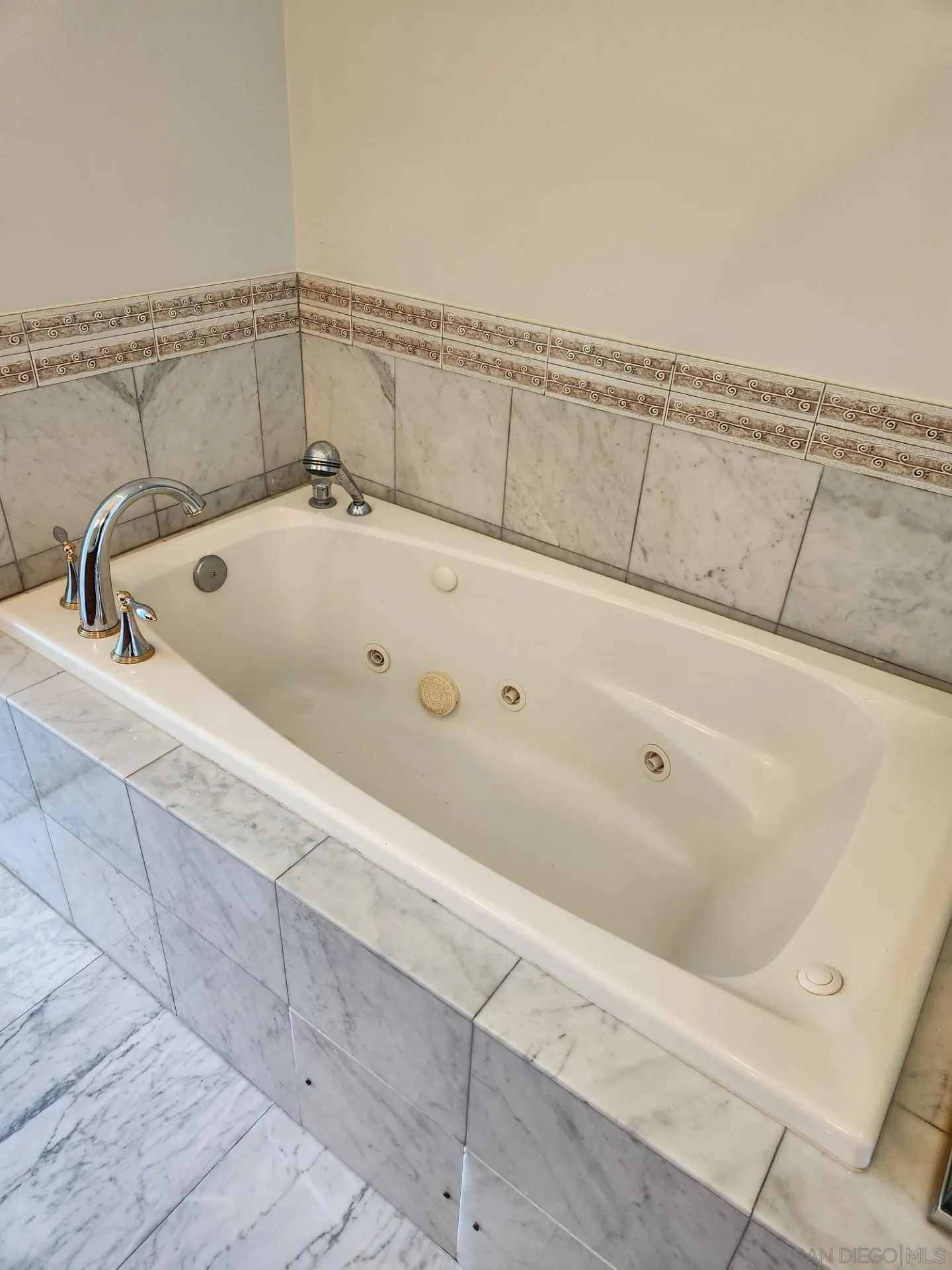 Photo #12: 260012483 Listing: Photo #12