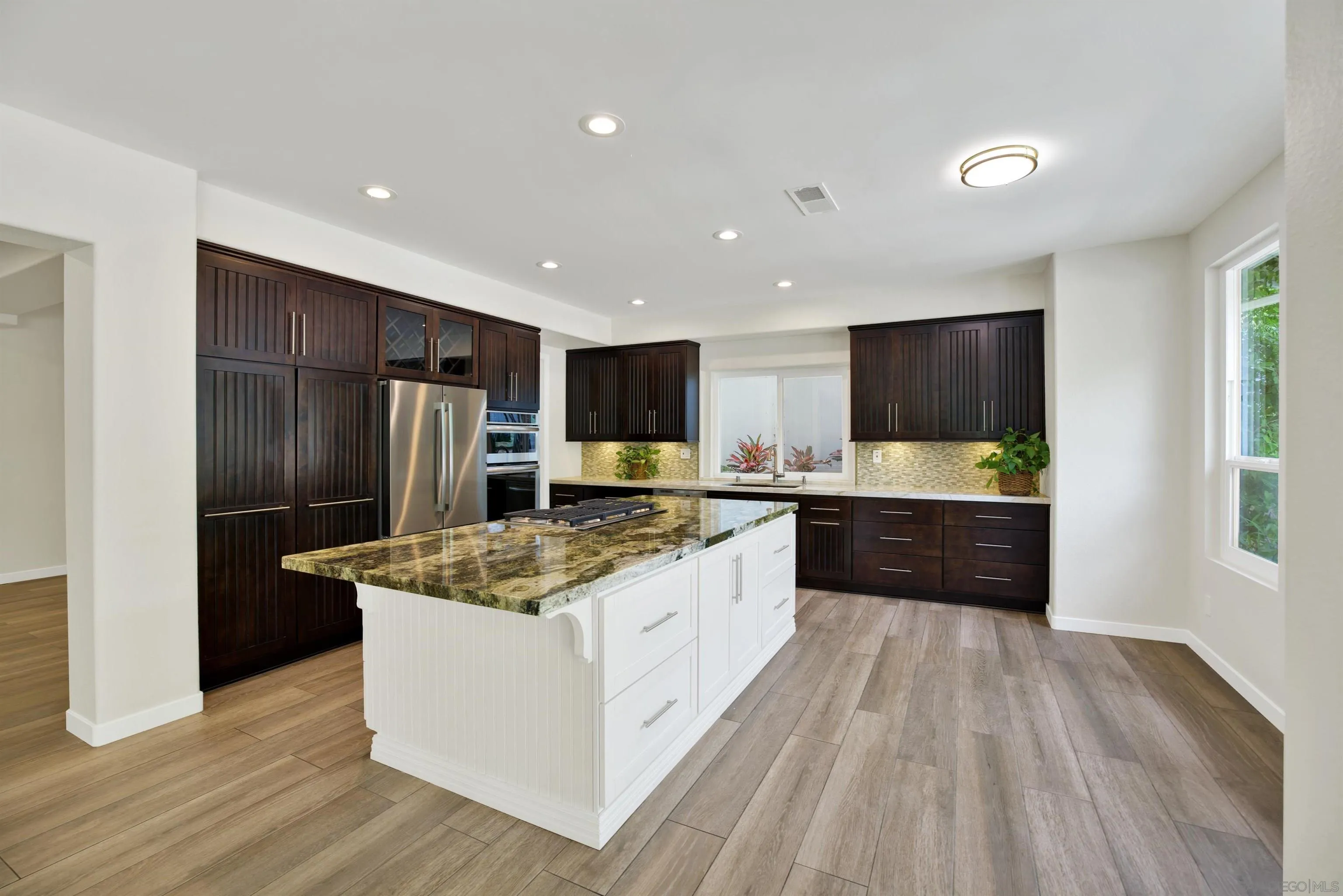 https://cdn.realtyfeed.com/cdn/127/260012489/00b1d9c19f7787905fea601a975a5082.webp
