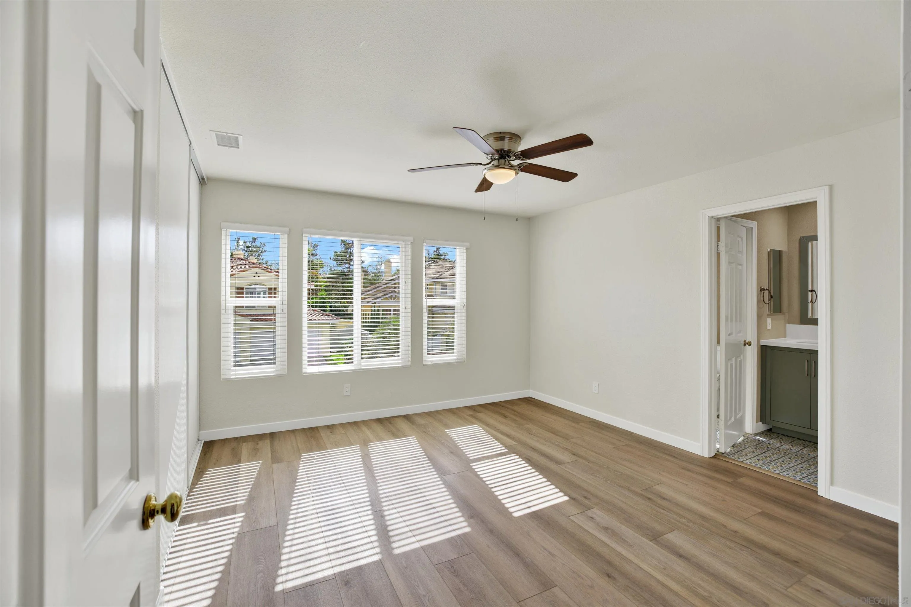 https://cdn.realtyfeed.com/cdn/127/260012489/0df4daae5d91fc58050aa91b040dc97f.webp
