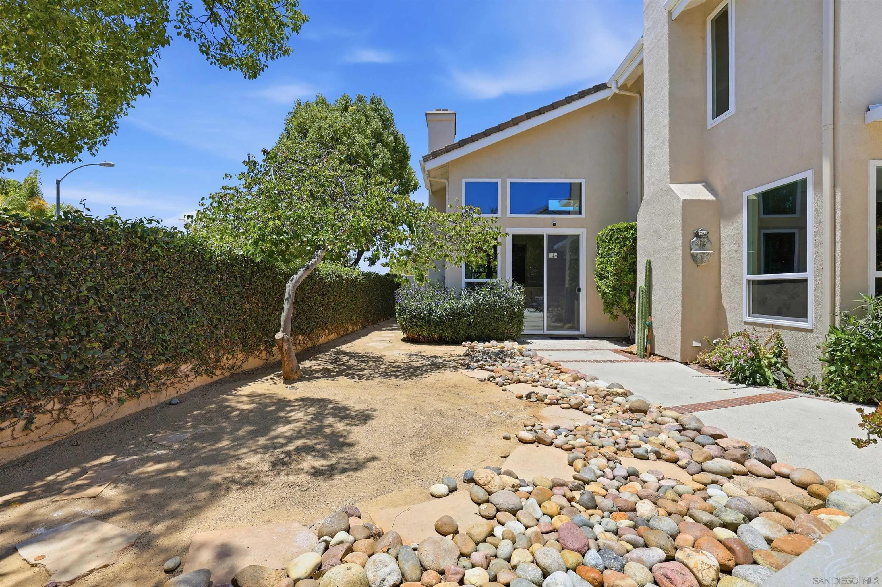 https://cdn.realtyfeed.com/cdn/127/260012489/1df78dfa26ade777de088cc4b1aea351.webp