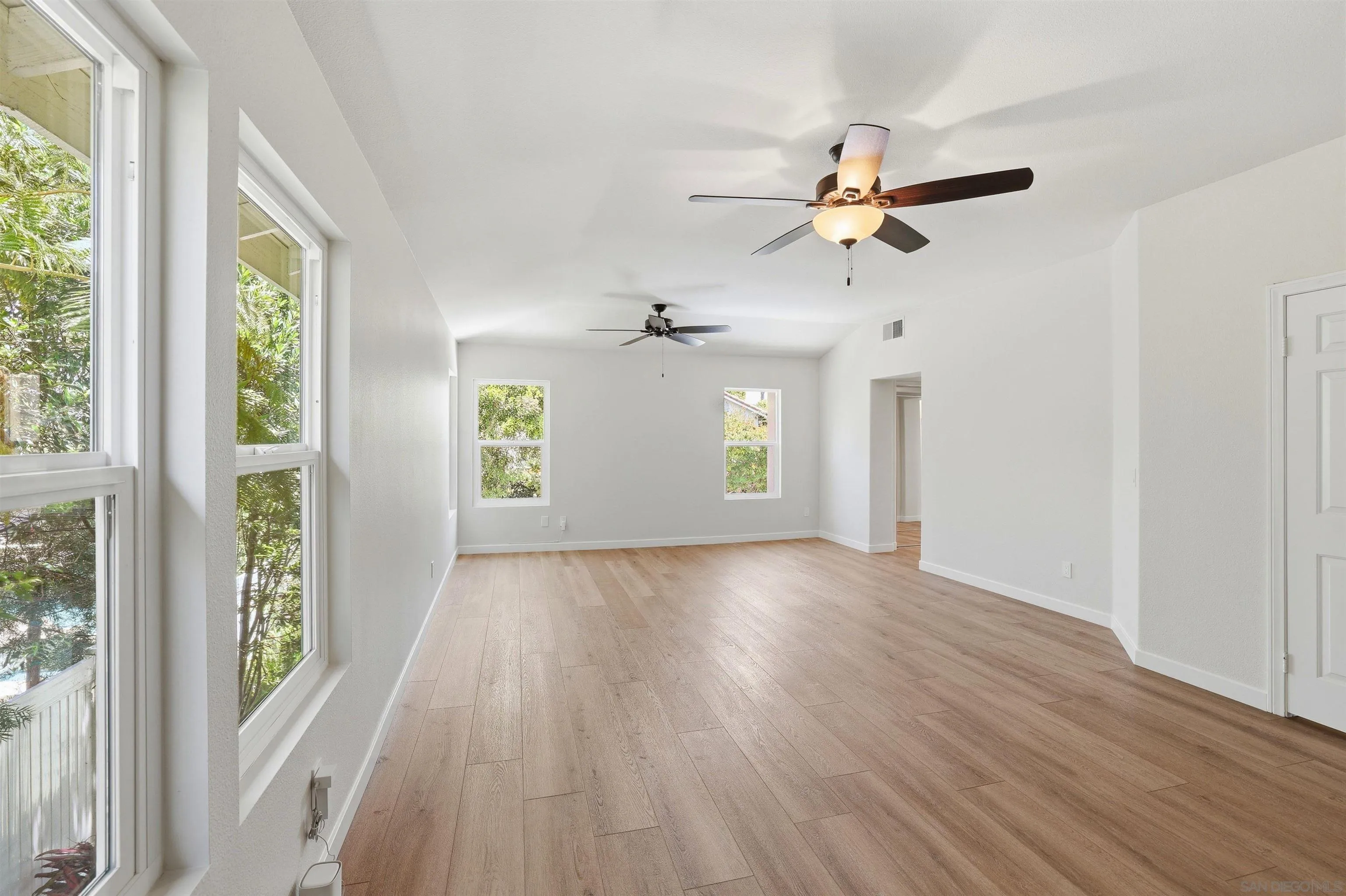 https://cdn.realtyfeed.com/cdn/127/260012489/1f09468bd03e53db19484eeec32d0dbd.webp