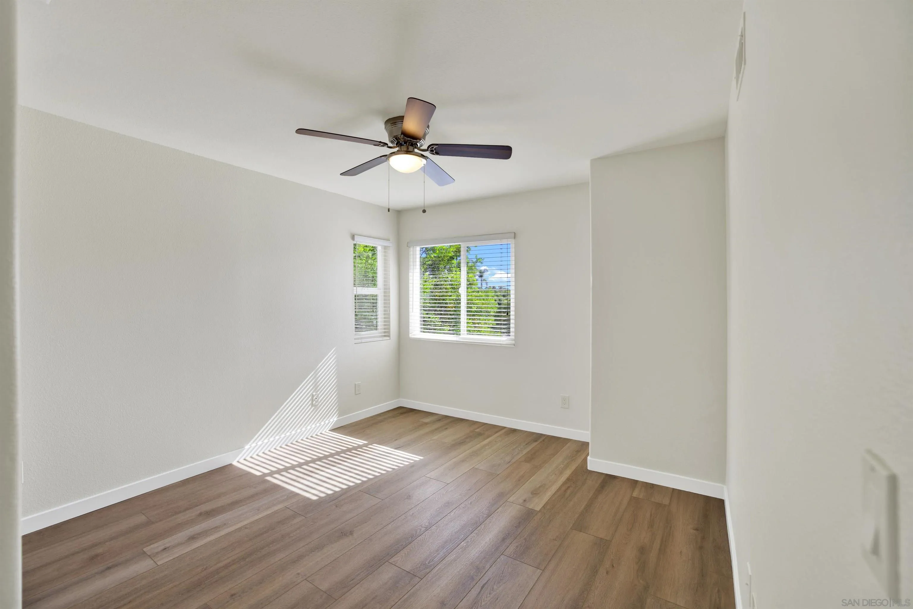 https://cdn.realtyfeed.com/cdn/127/260012489/213d9a172950b3f1c1bddf7632cbd2d5.webp