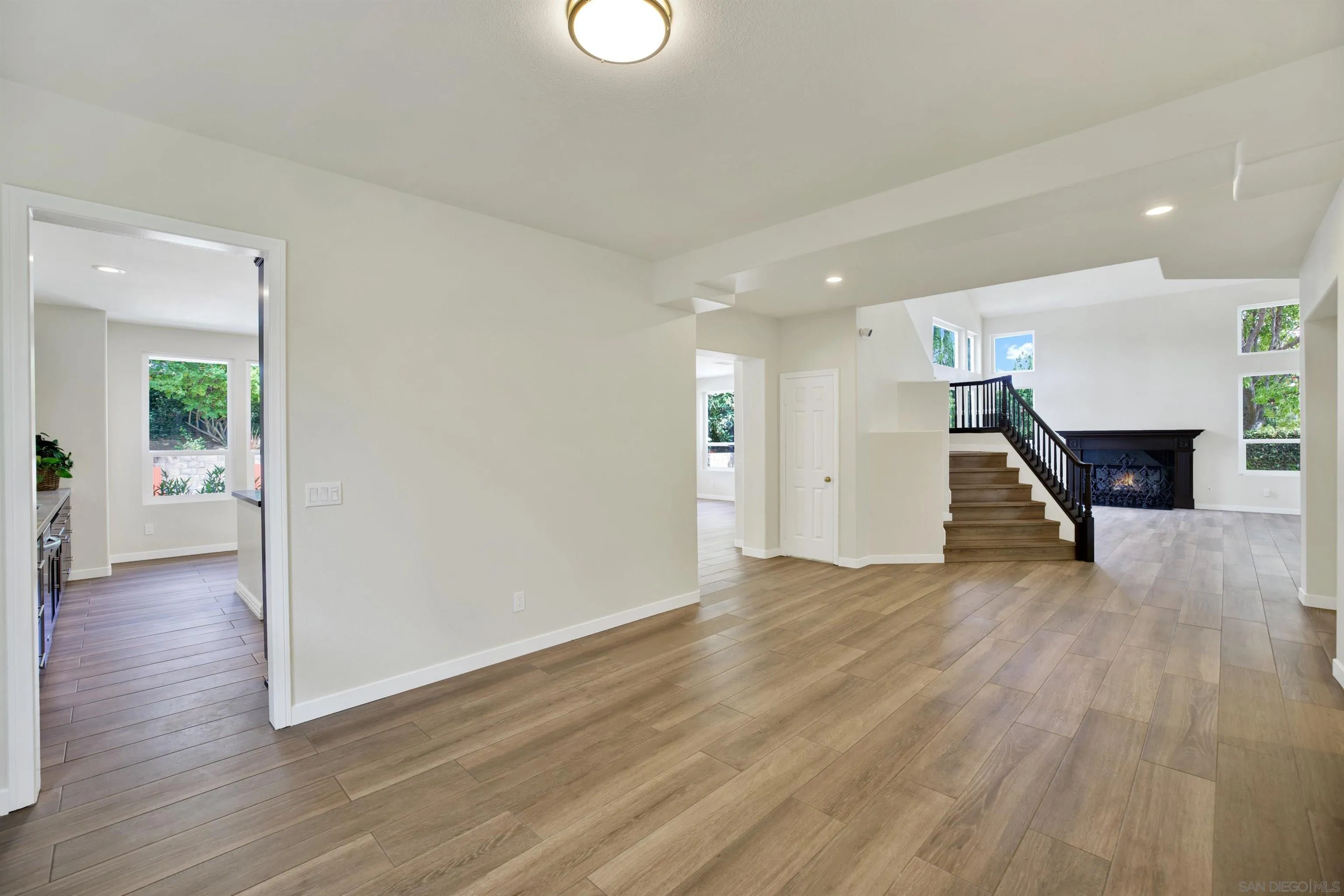 https://cdn.realtyfeed.com/cdn/127/260012489/320fc993d5a9b7ef3c3c8f6e96839982.webp