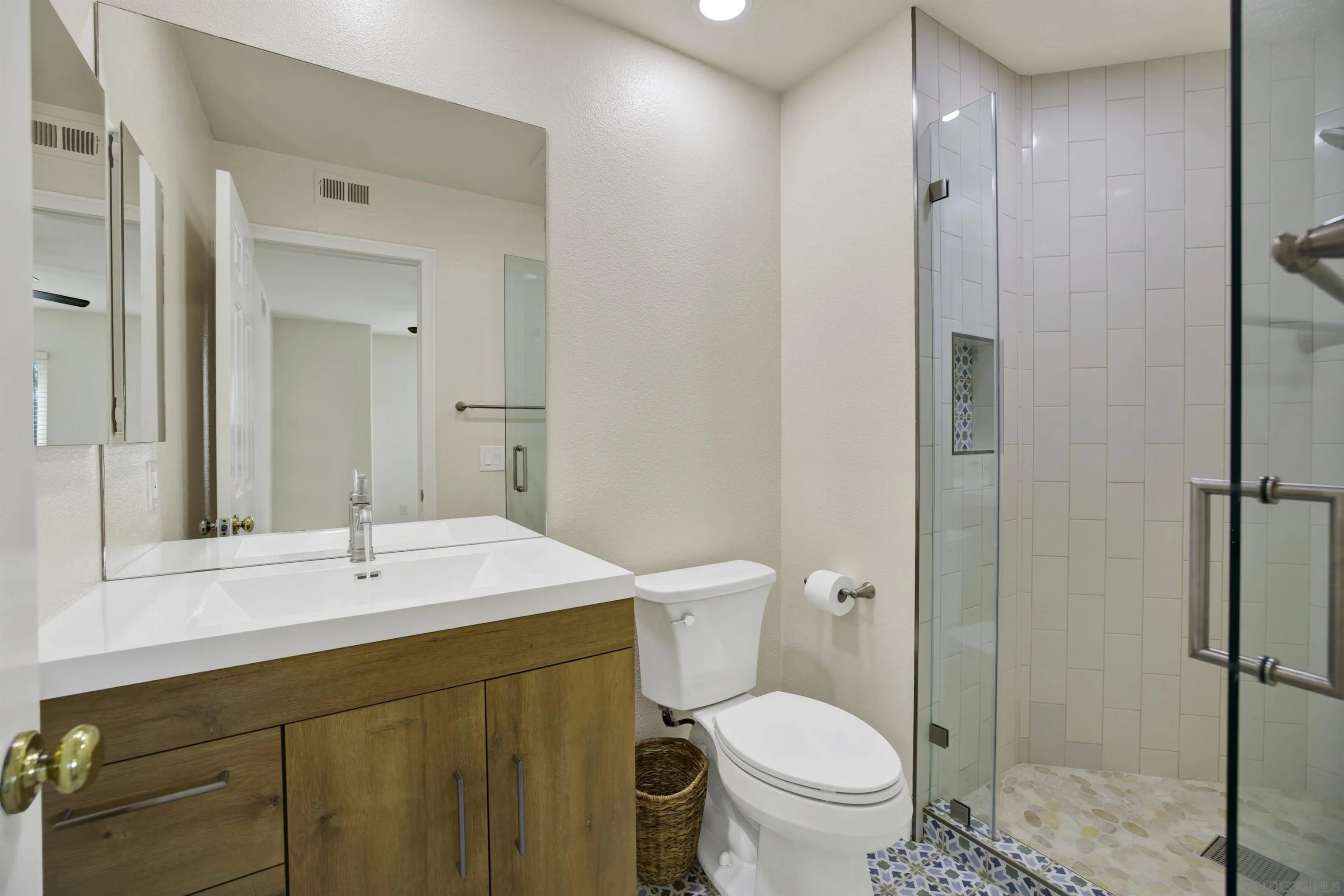 https://cdn.realtyfeed.com/cdn/127/260012489/33882ca475311edcf674736dd1ecaa7e.webp