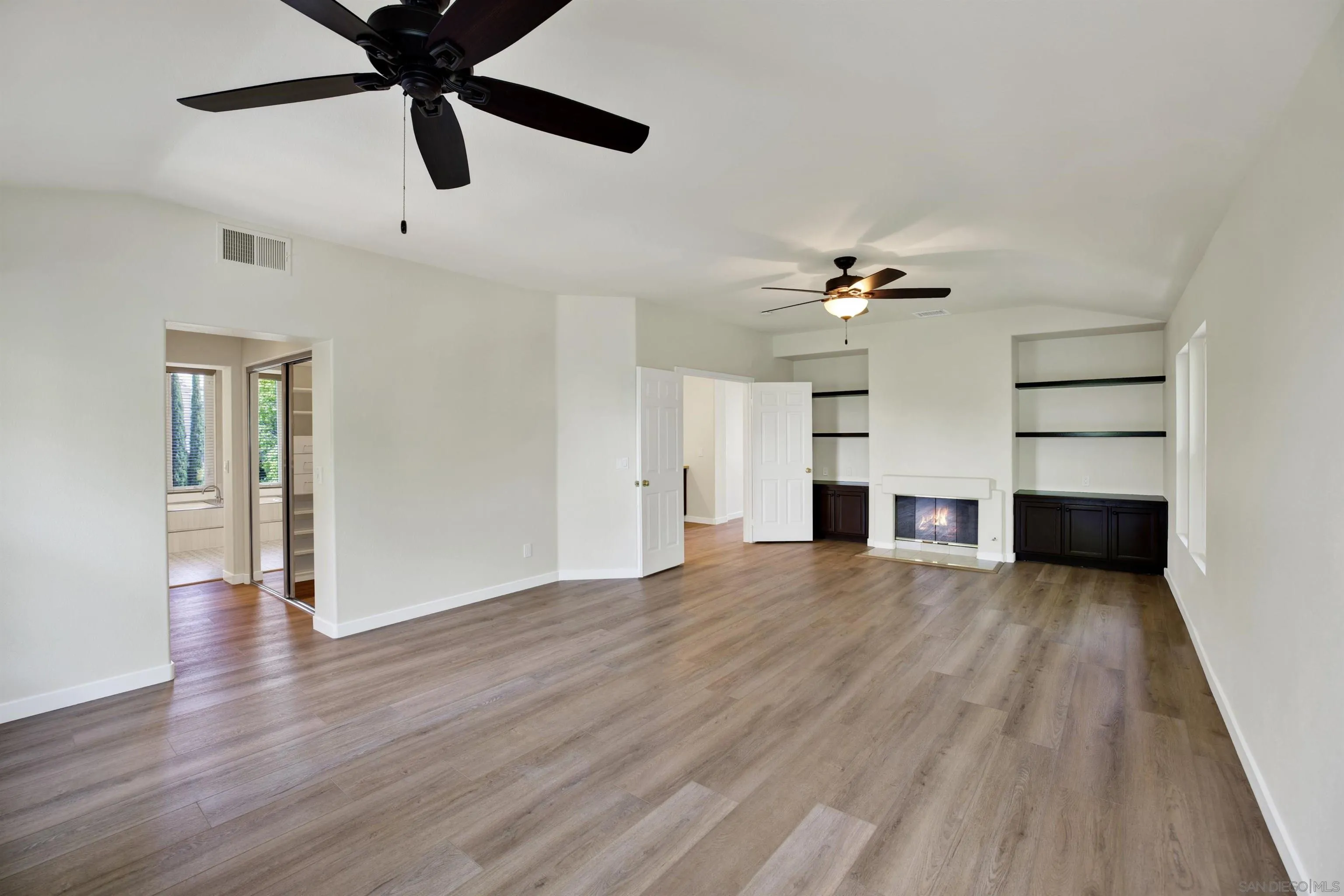 https://cdn.realtyfeed.com/cdn/127/260012489/4a0aafdb47cd8bfa77eea809f32f632d.webp