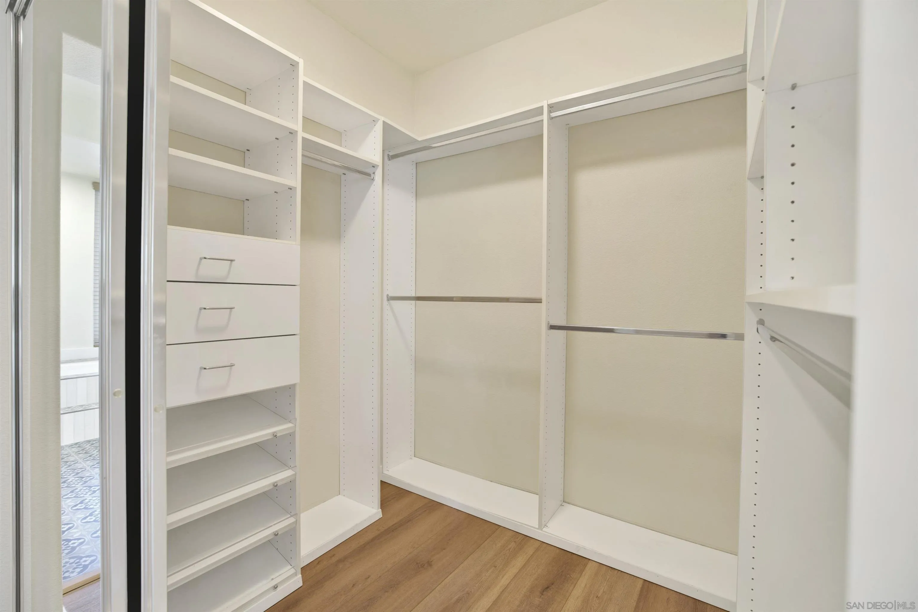https://cdn.realtyfeed.com/cdn/127/260012489/4fd4dee0e92311ee94f7f28fd0591ffc.webp