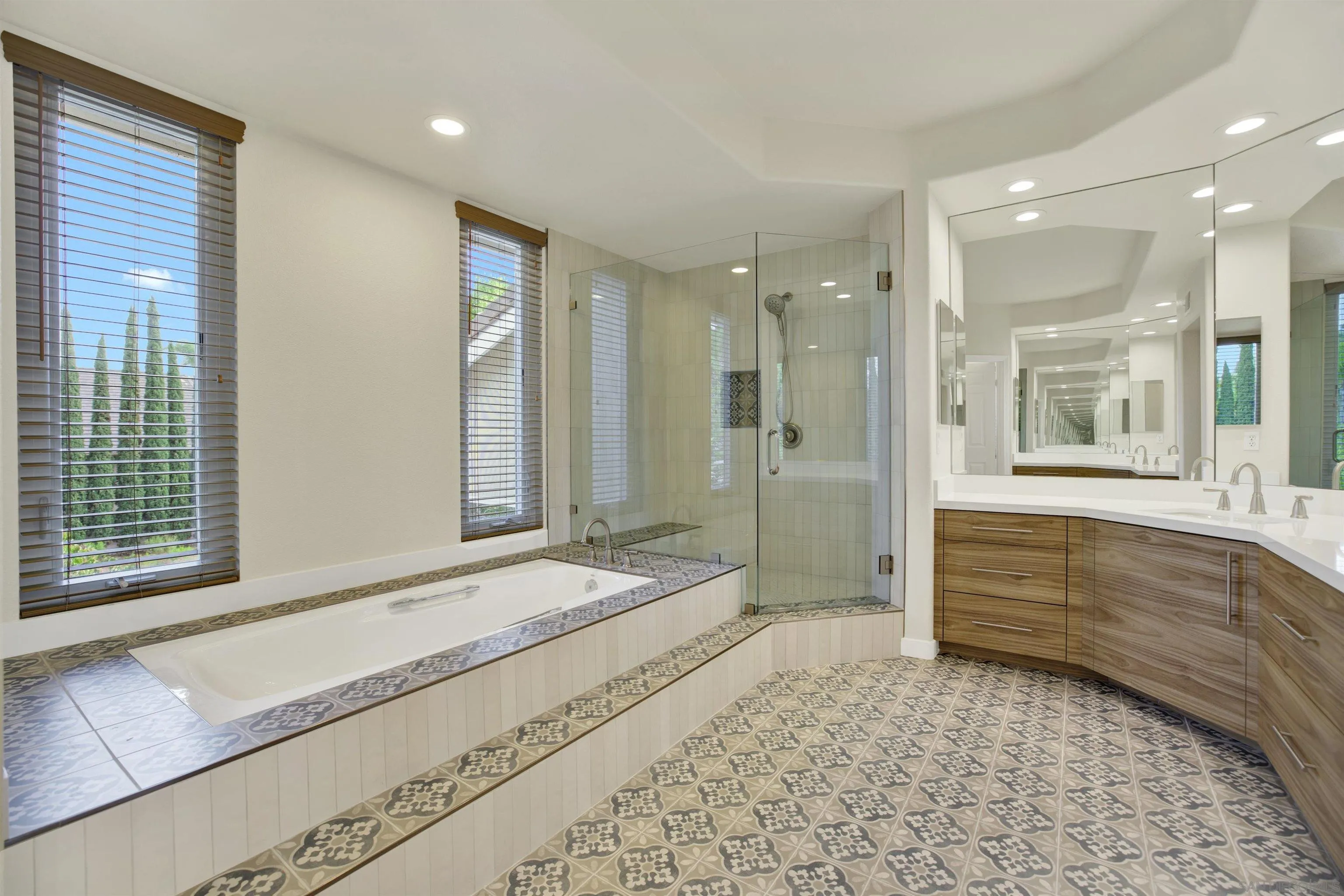https://cdn.realtyfeed.com/cdn/127/260012489/5ce0fa96d4fd851cbfda8b9b025b2a65.webp
