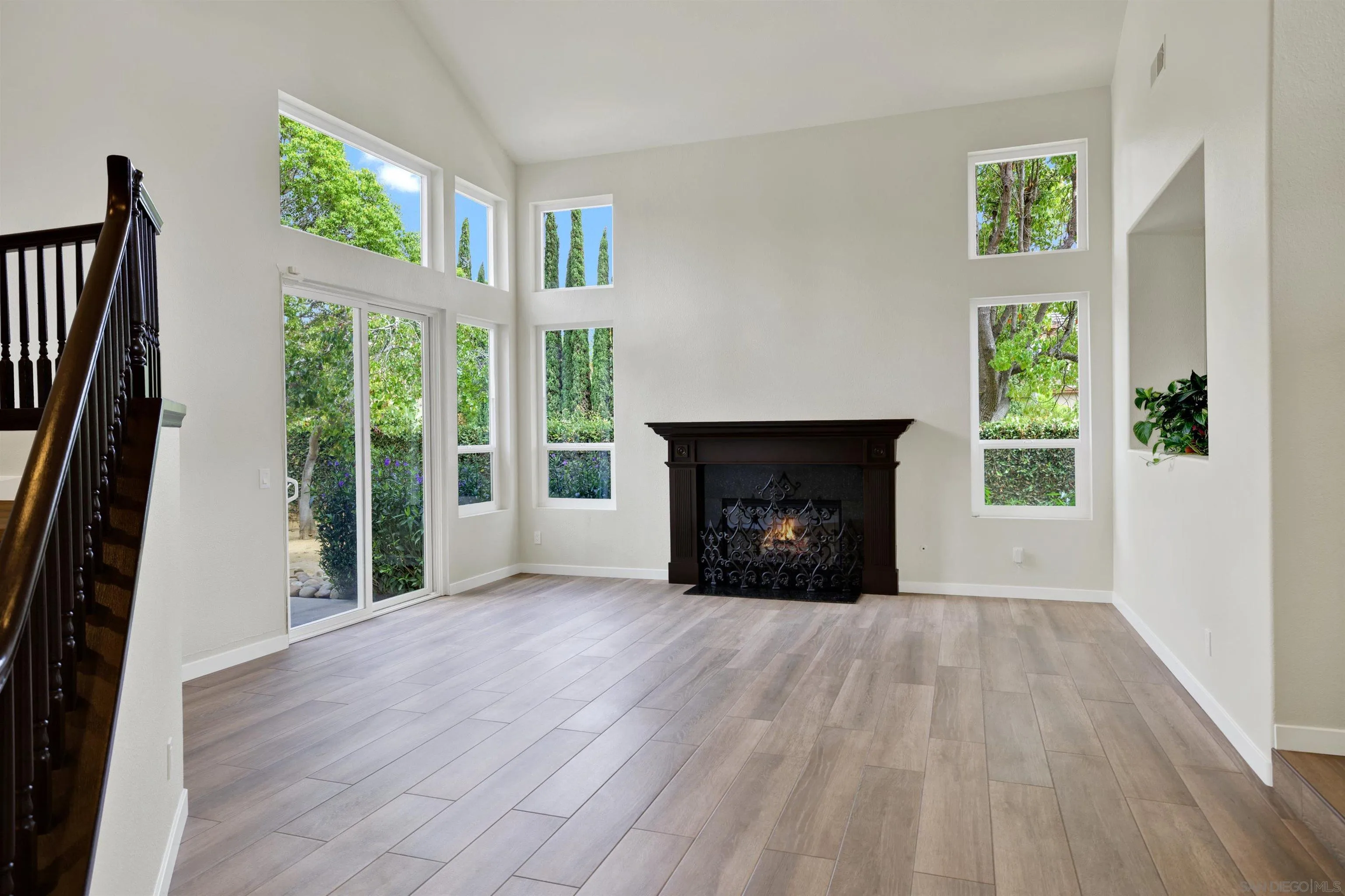 https://cdn.realtyfeed.com/cdn/127/260012489/821c1e85a317486615fa531b0722376f.webp