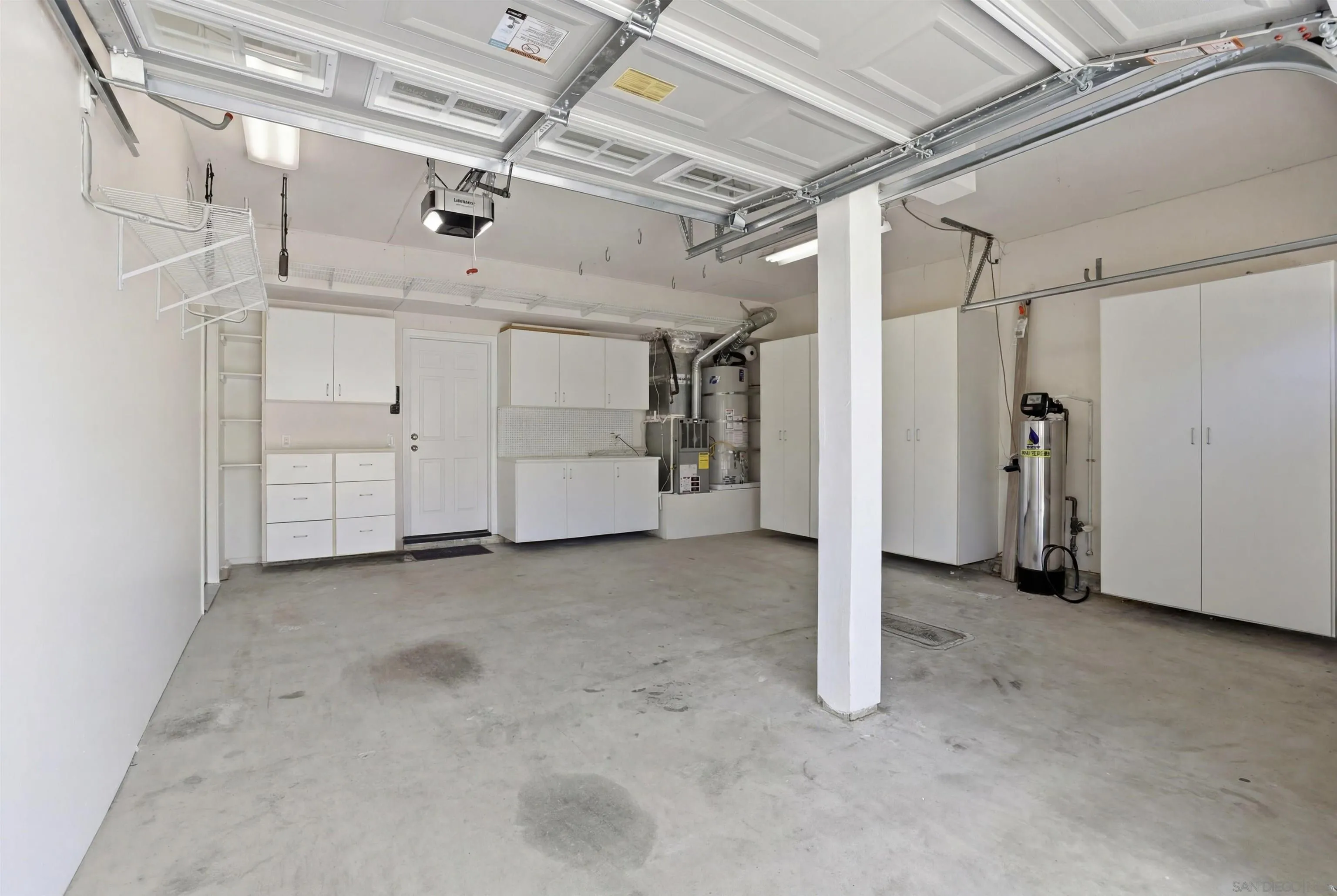 https://cdn.realtyfeed.com/cdn/127/260012489/b7feef09fe6a2b8337534cbb4b851dc4.webp