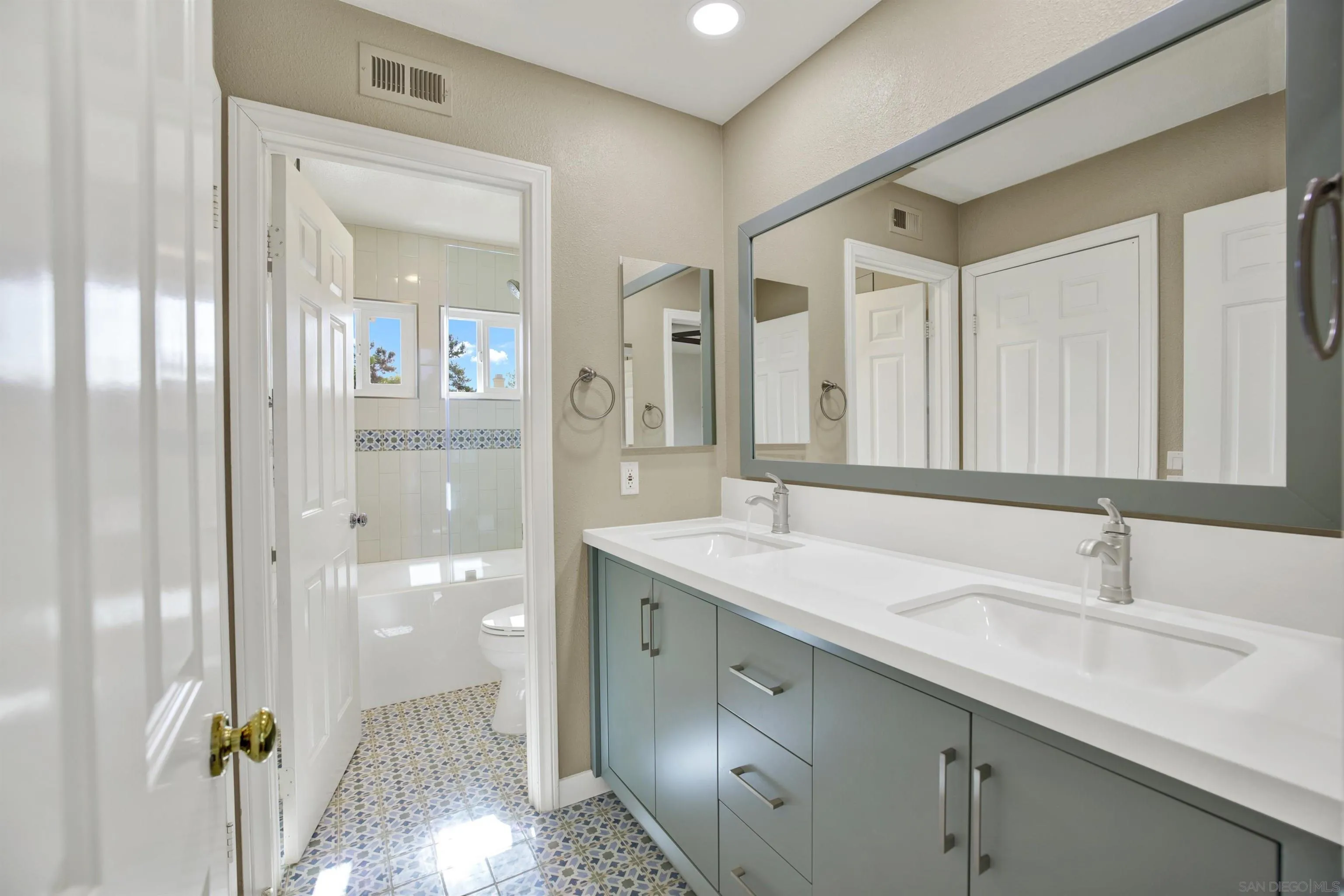 https://cdn.realtyfeed.com/cdn/127/260012489/bc27e5c60459546d07b039cb73db3008.webp
