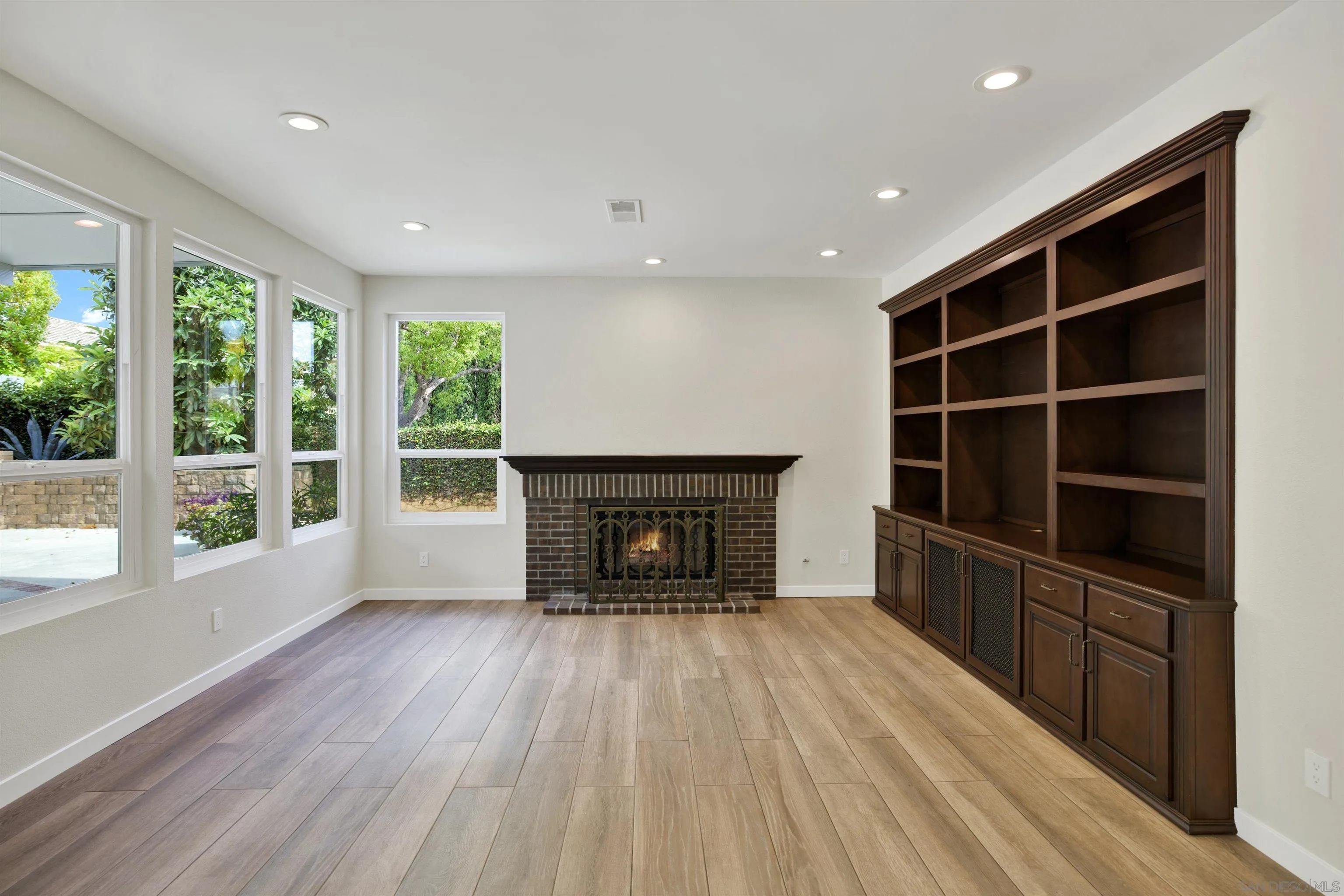 https://cdn.realtyfeed.com/cdn/127/260012489/cd58ea9770255c93dc465ac748383b4b.webp