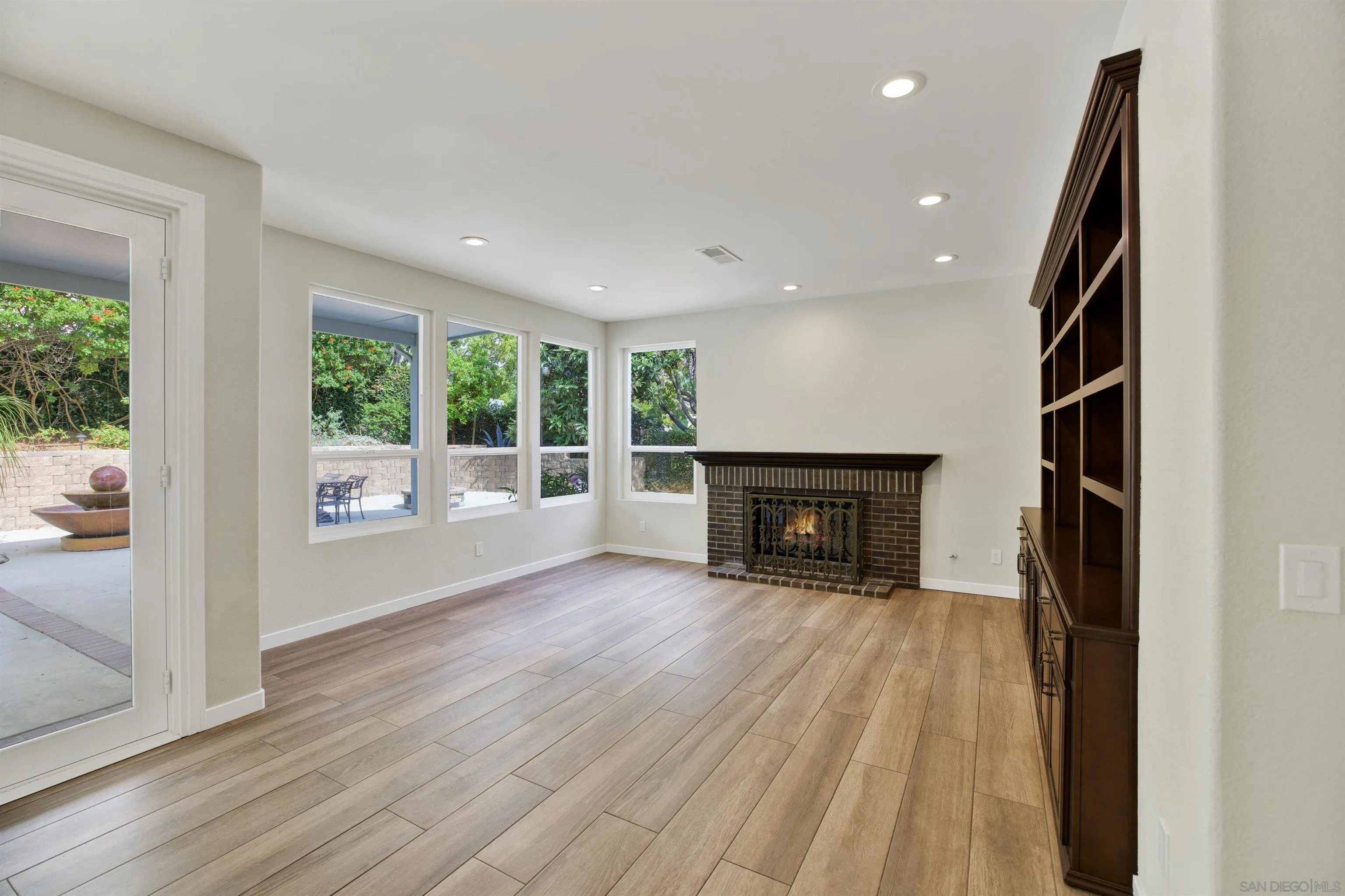 https://cdn.realtyfeed.com/cdn/127/260012489/fd67c3e31893f1c780343691e0ea4b3d.webp