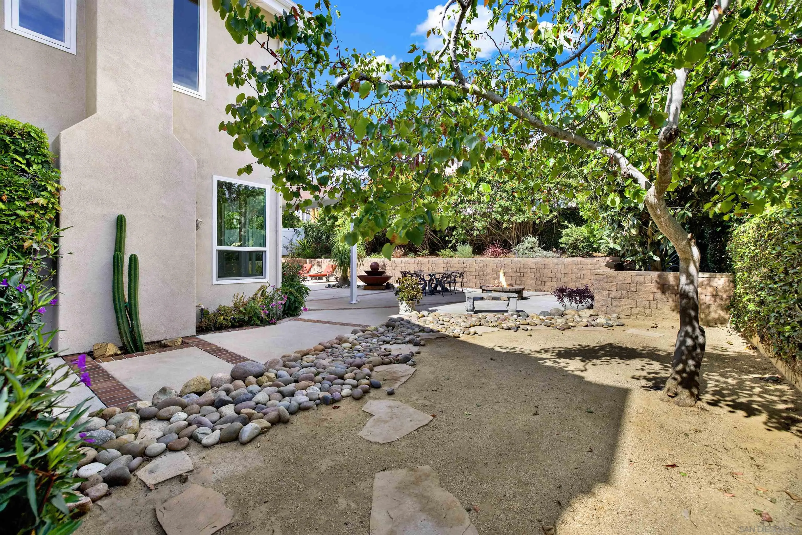 https://cdn.realtyfeed.com/cdn/127/260012489/ff29f639a90b030115e6b97eb780040c.webp