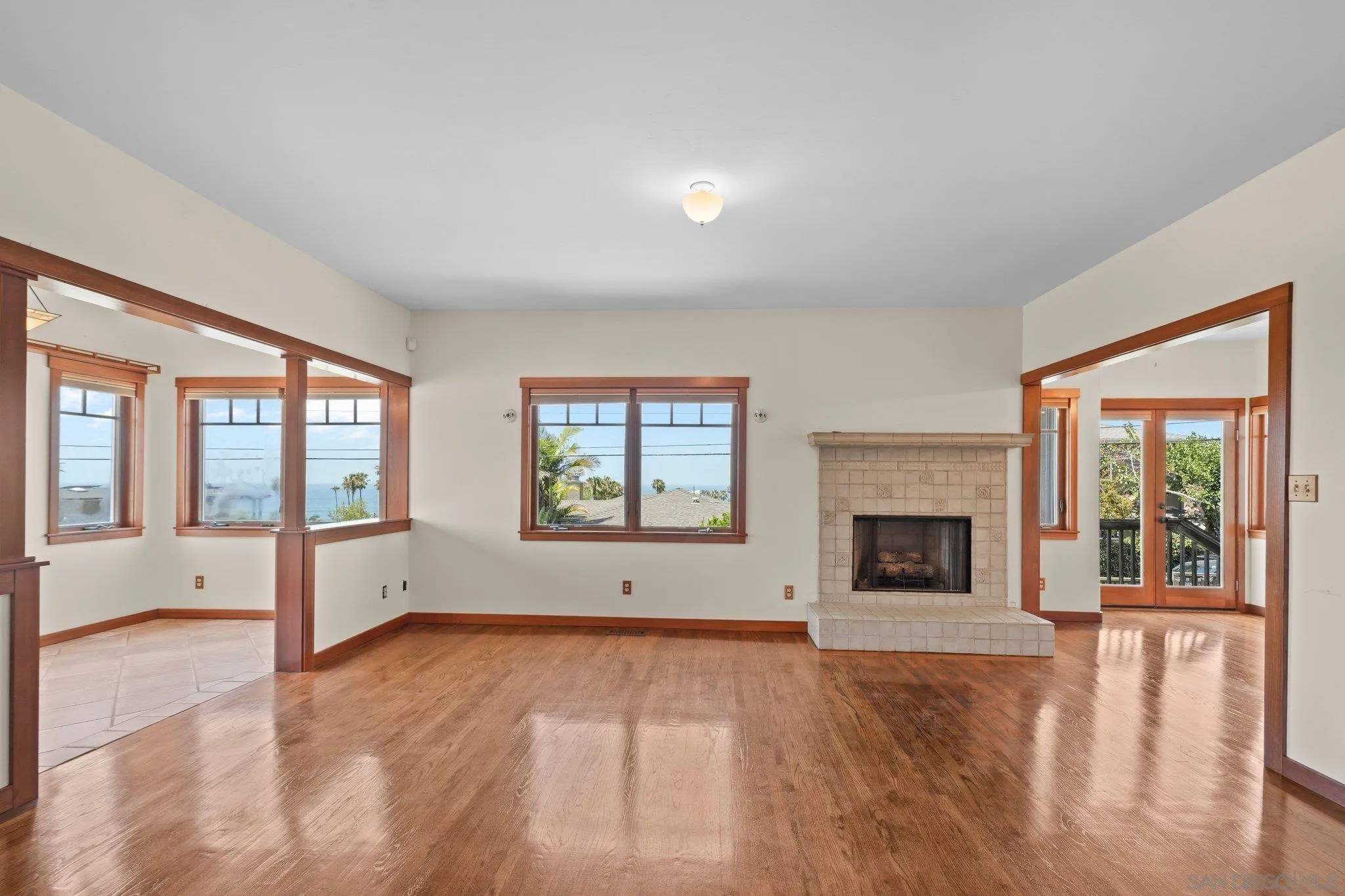 https://cdn.realtyfeed.com/cdn/127/260012492/00df5e8cc3a4efde558731aaddf5cd8b.webp