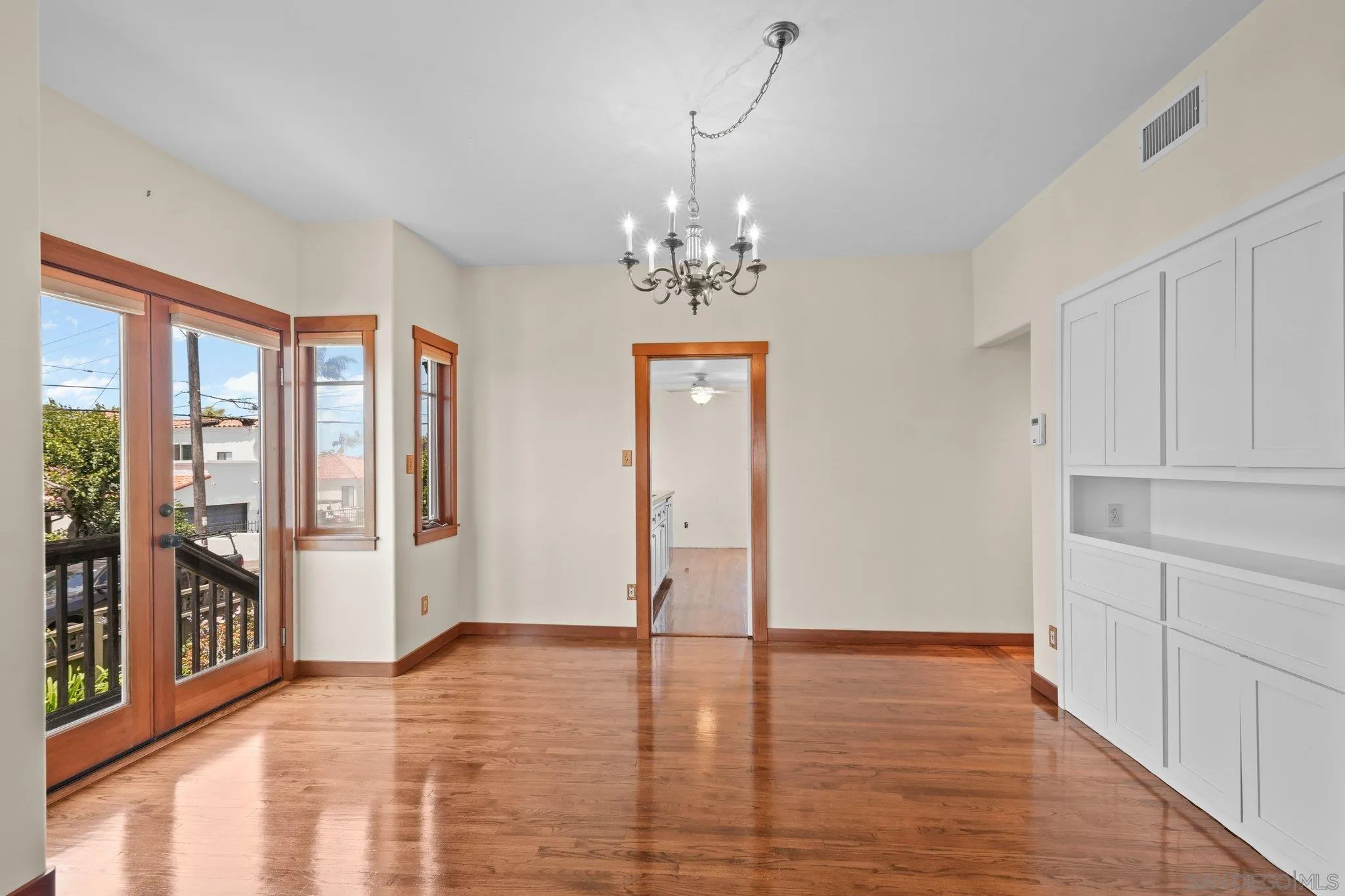 https://cdn.realtyfeed.com/cdn/127/260012492/0dac8135e6181dc7ae4dad75229c9b49.webp