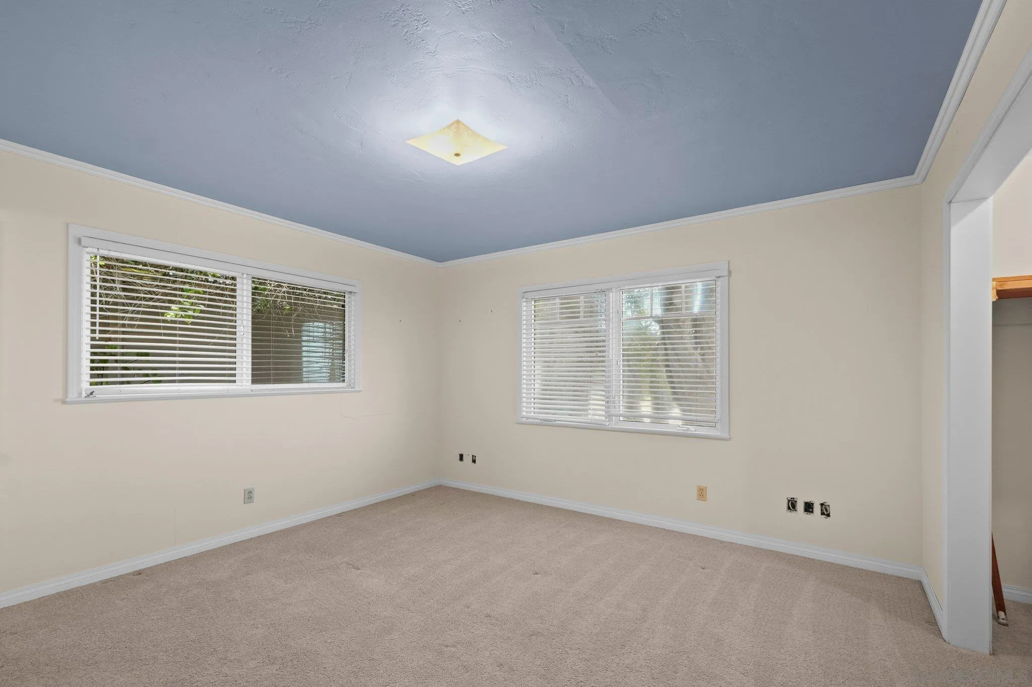 https://cdn.realtyfeed.com/cdn/127/260012492/4006fcb80f7a740b781cd2825d10ac46.webp