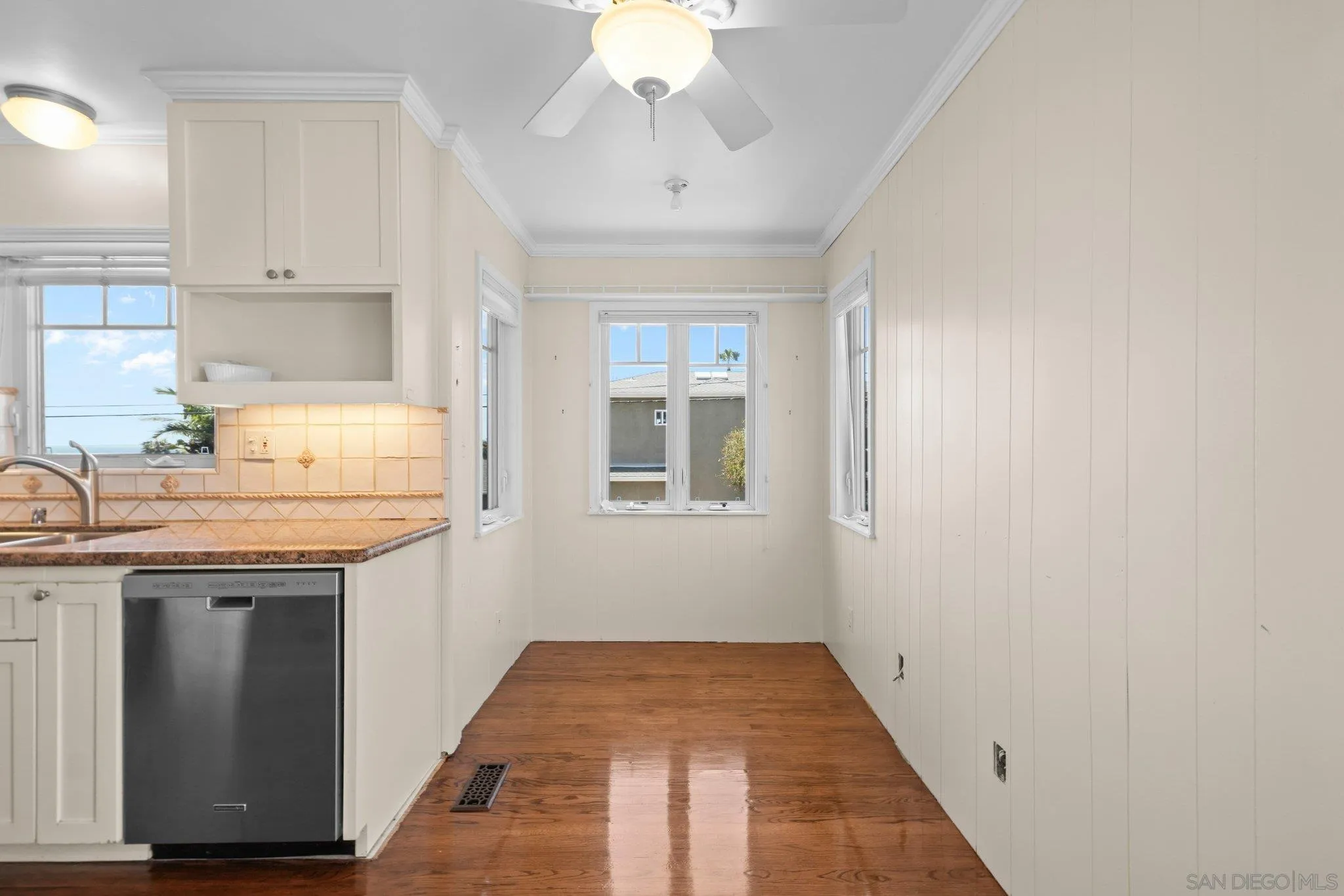 https://cdn.realtyfeed.com/cdn/127/260012492/515f54503abe4be2e34dc7aaf5ce8d12.webp