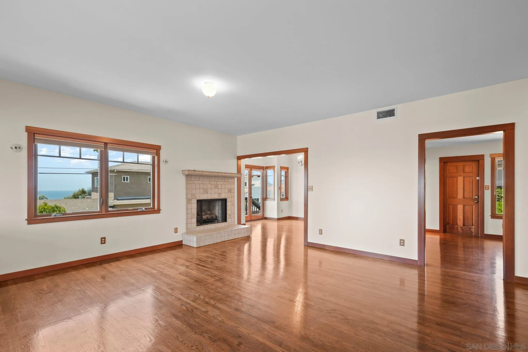 https://cdn.realtyfeed.com/cdn/127/260012492/5f36add9c368a7b85f945de7179583f2.webp