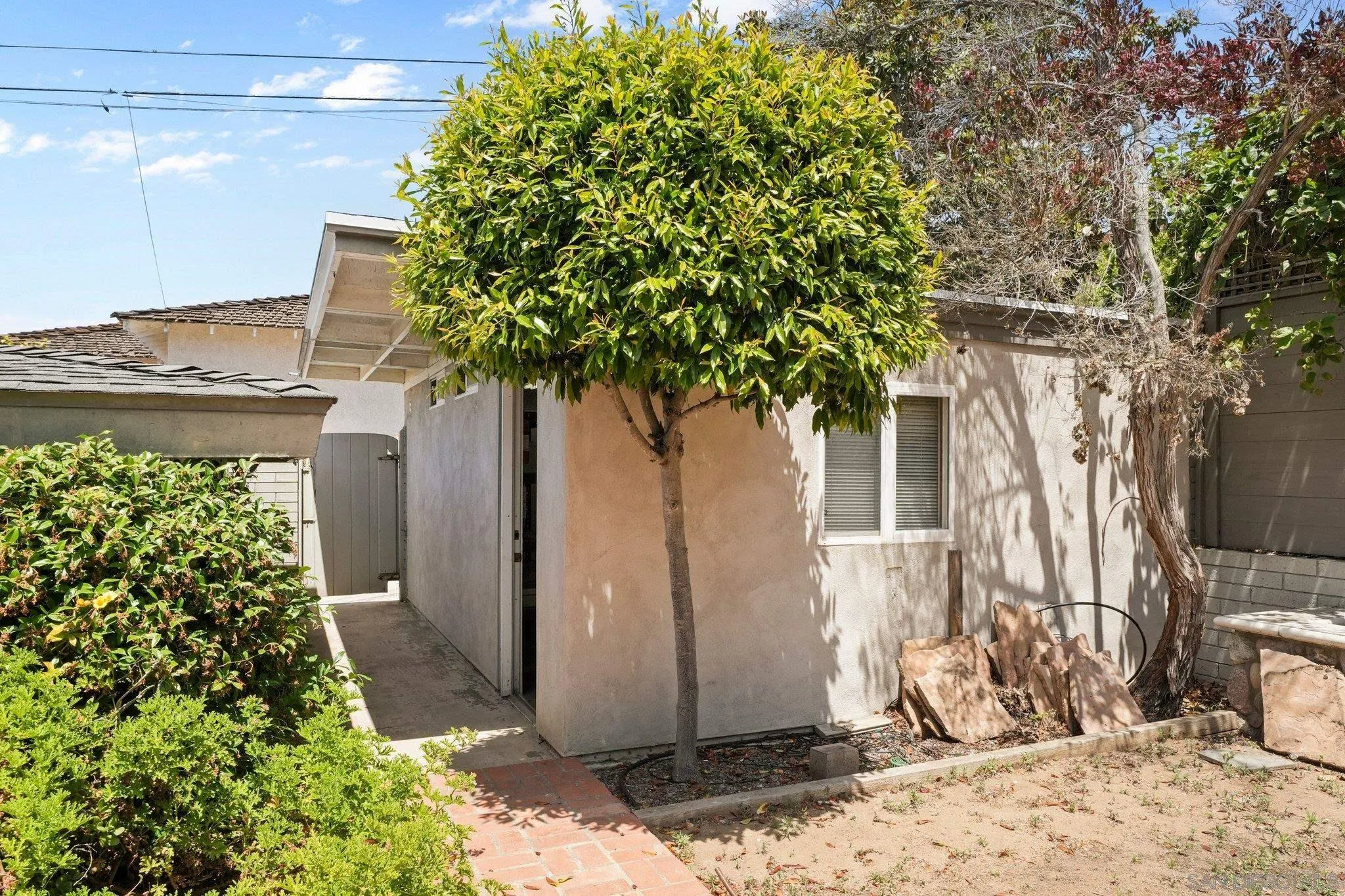 https://cdn.realtyfeed.com/cdn/127/260012492/6d33e3c15f00a8590c90ba7bd1b24e98.webp