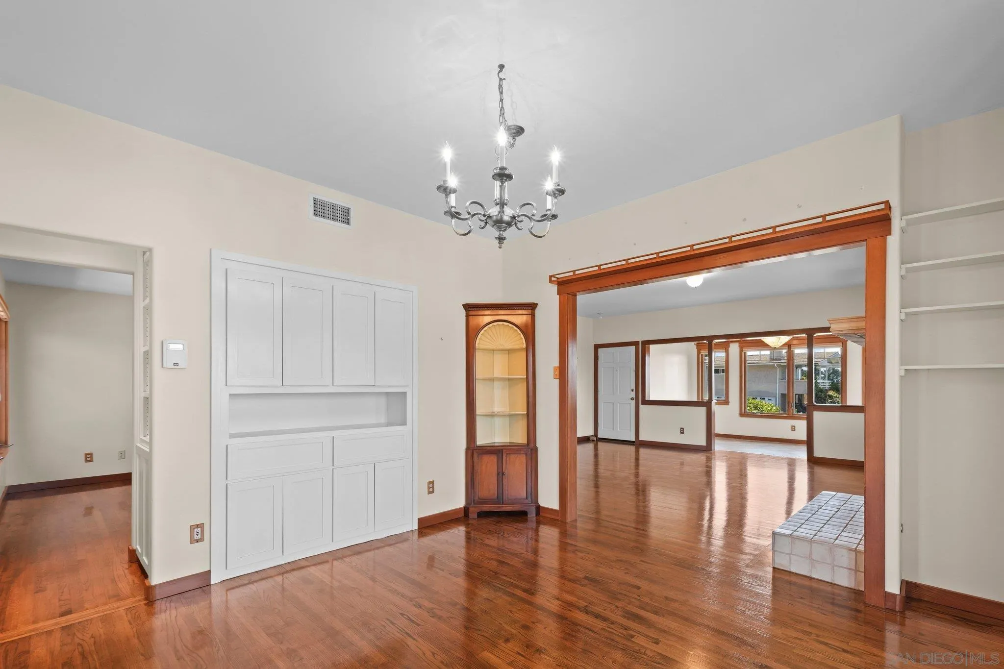 https://cdn.realtyfeed.com/cdn/127/260012492/7817cae6e4bf68b2f1279aa7f15c81c7.webp