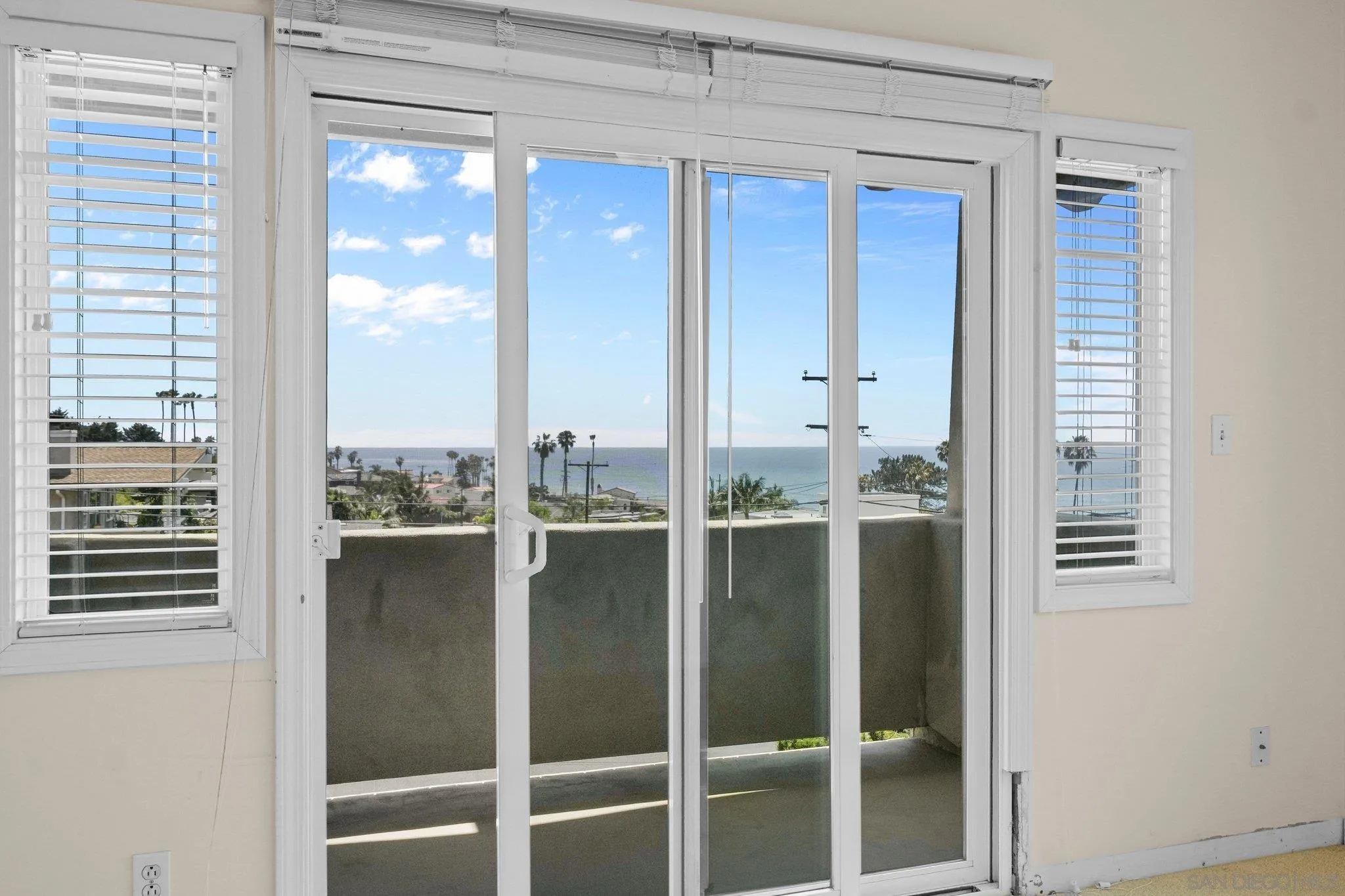 https://cdn.realtyfeed.com/cdn/127/260012492/8ca0330cc6d34cccc806e150e0c14924.webp
